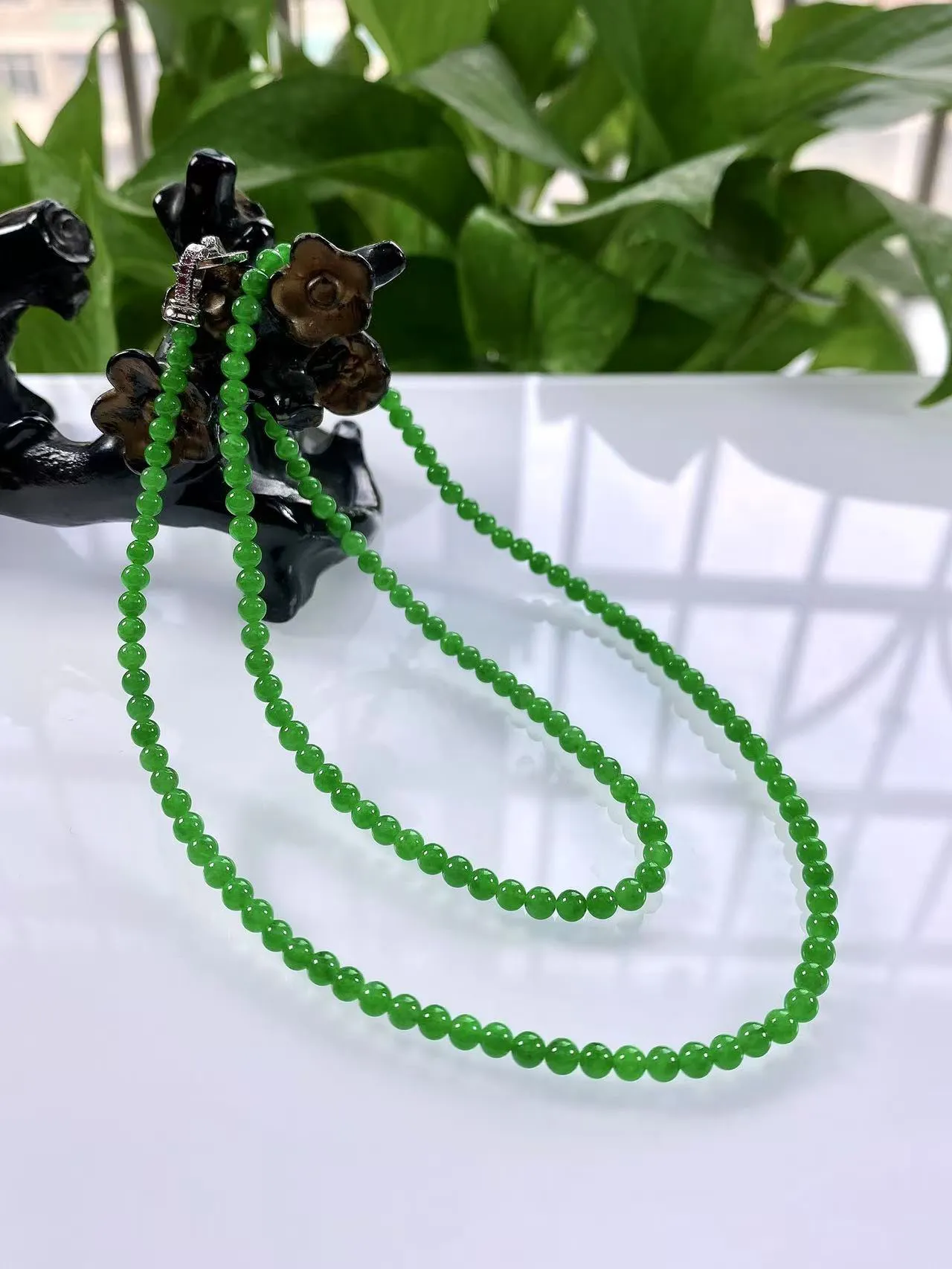 收藏级别，缅甸天然翡翠A货，卡3.8冰种起胶满绿浓阳绿小米珠小圆珠项链手链，尺寸：3.8mm/152颗，长度550mm，重量：13.65g