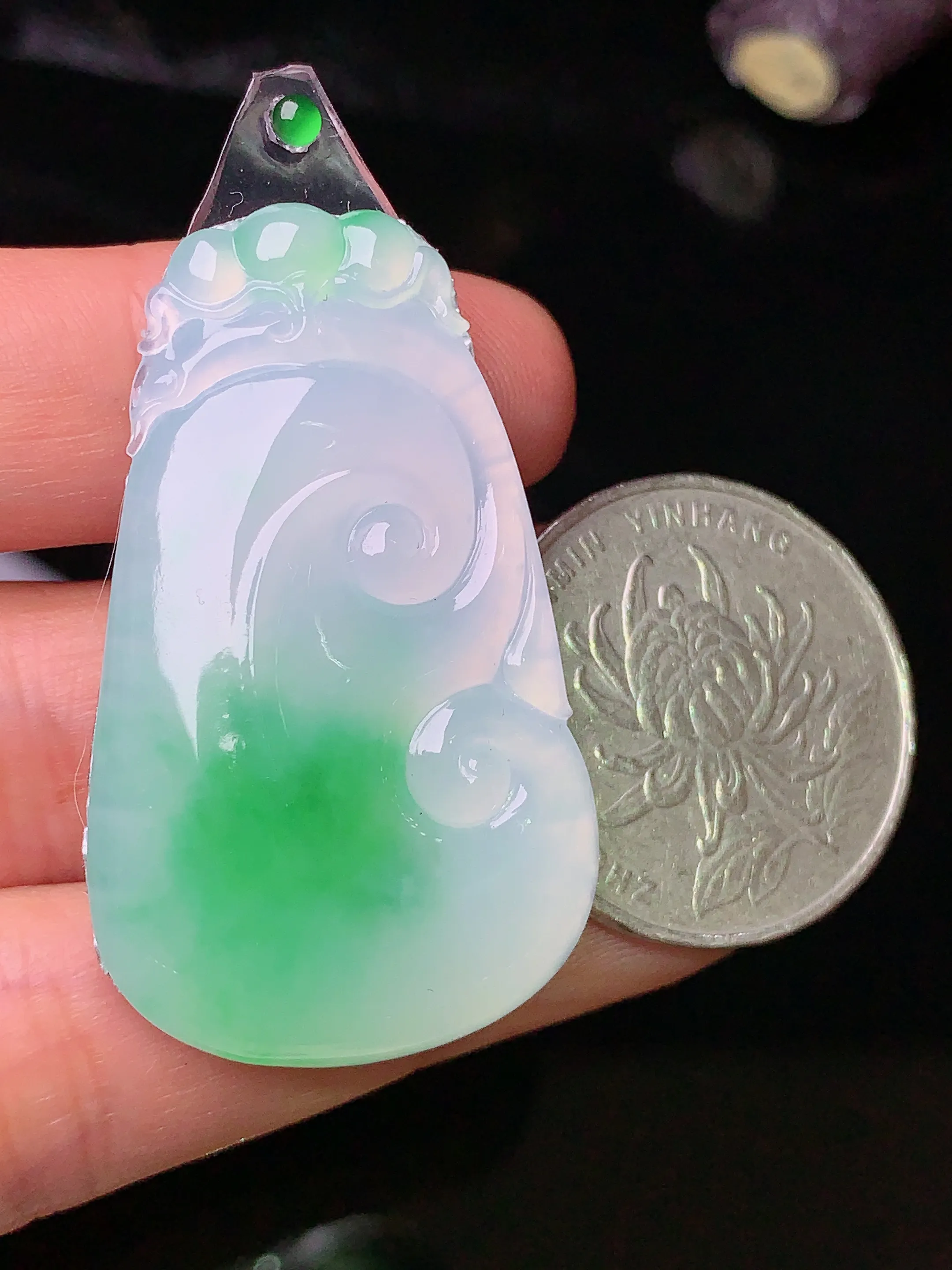 镶嵌款 飘绿如意吊坠 玉质细腻 水润亮眼  整体尺寸41*24.5*5