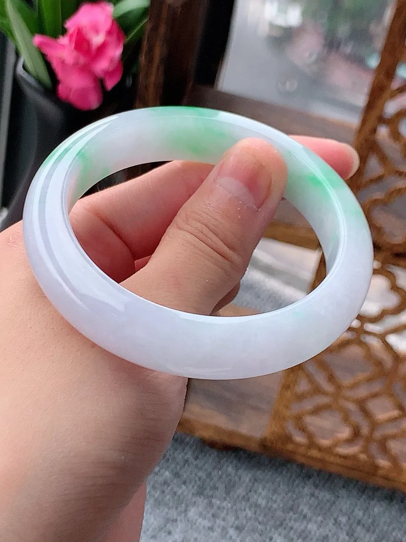a货翡翠老坑飘绿正装正圈手镯55-56圈口 尺寸55.5×13×8mm 重量59.67g 0615