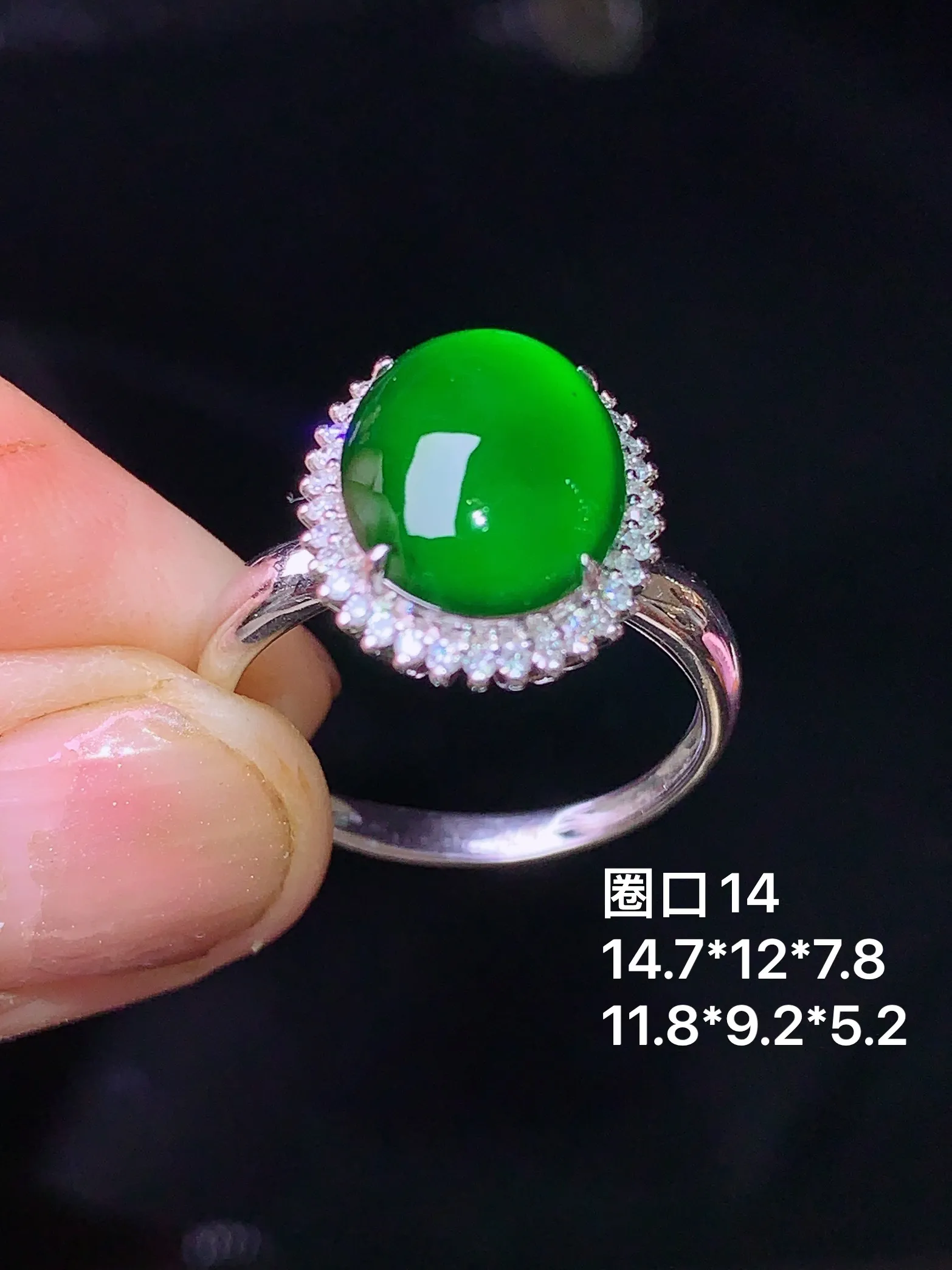 18k金钻镶嵌满绿蛋面戒指 玉质细腻 色泽艳丽 圈口14 整体尺寸14.7*12*7.8