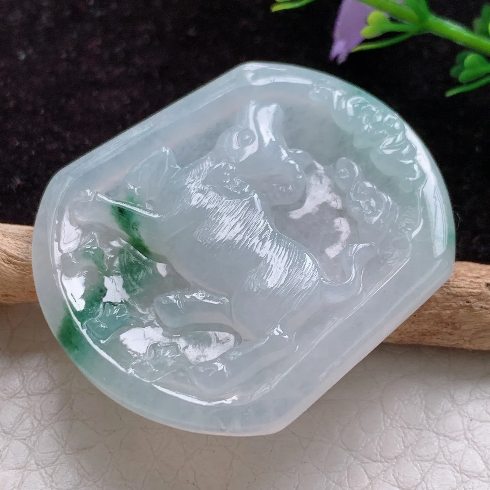 yn实拍40*35*5老坑精雕冰胶飘花扭转乾坤 生肖牛玉吊坠 玉挂件