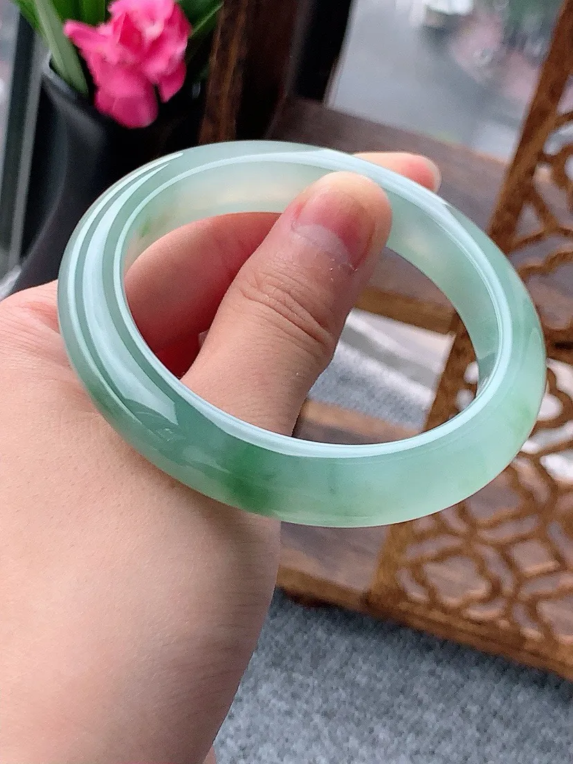 a货翡翠老坑飘花厚装正装正圈手镯56-57圈口 尺寸56×10.8×9.2mm 重量57.80g 0615