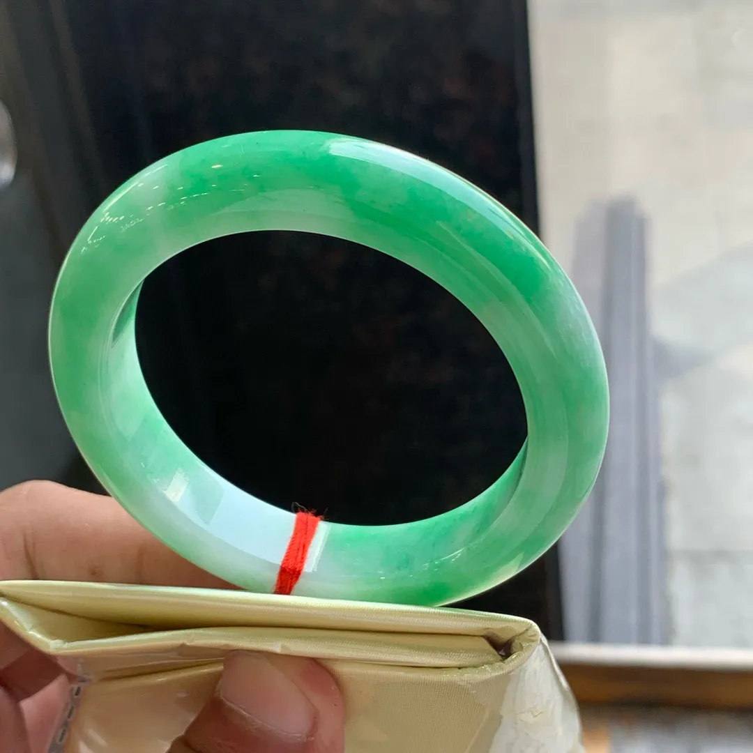 正圈一大圈阳绿 一丝棉线 尺寸:53.4/11.8/10 色阳️️