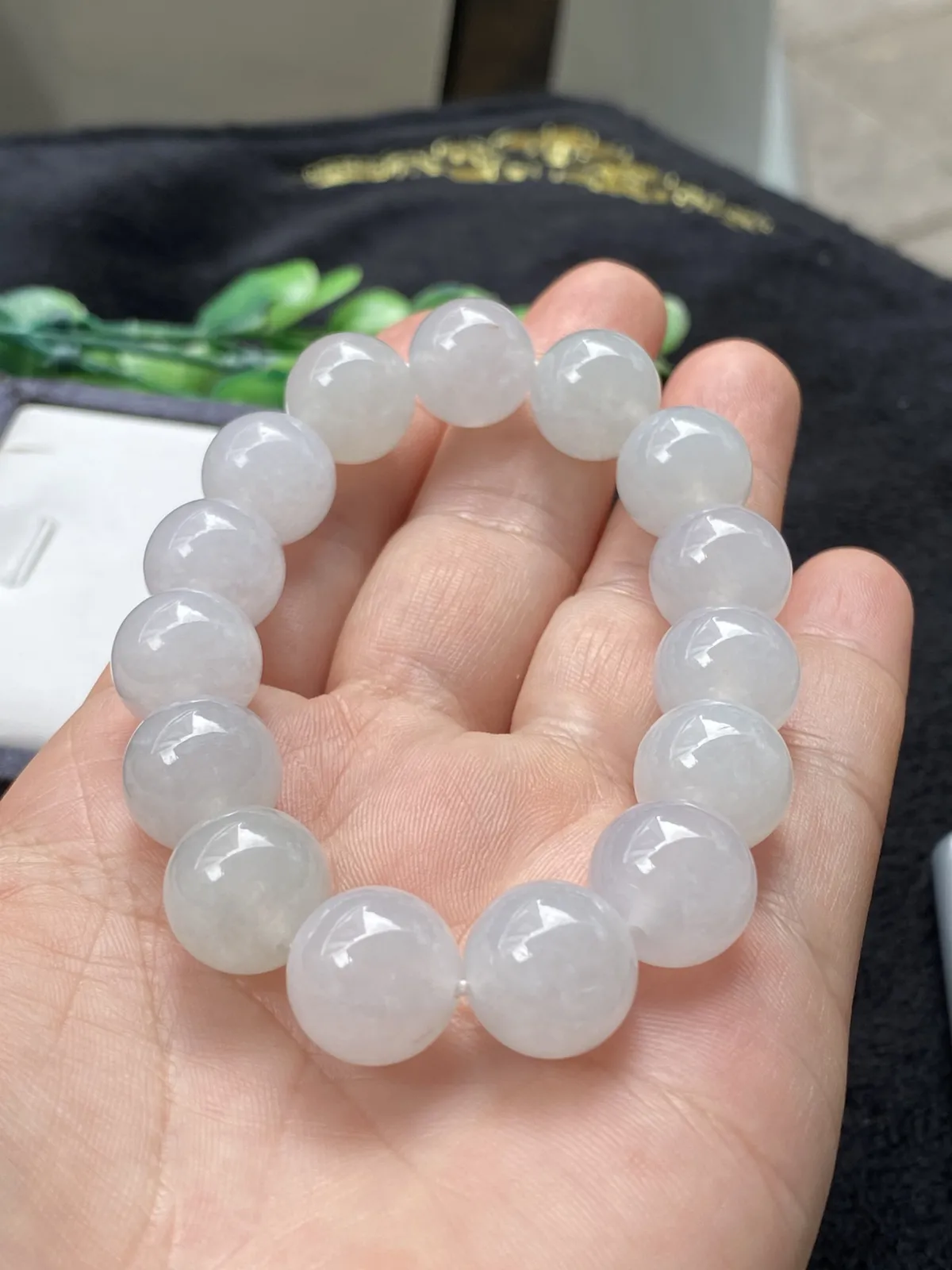 推荐【冰🧊大珠串】种好水润，冰透细腻，无纹裂，上手珠光宝气的，超值～～单颗珠子尺寸13，共13颗