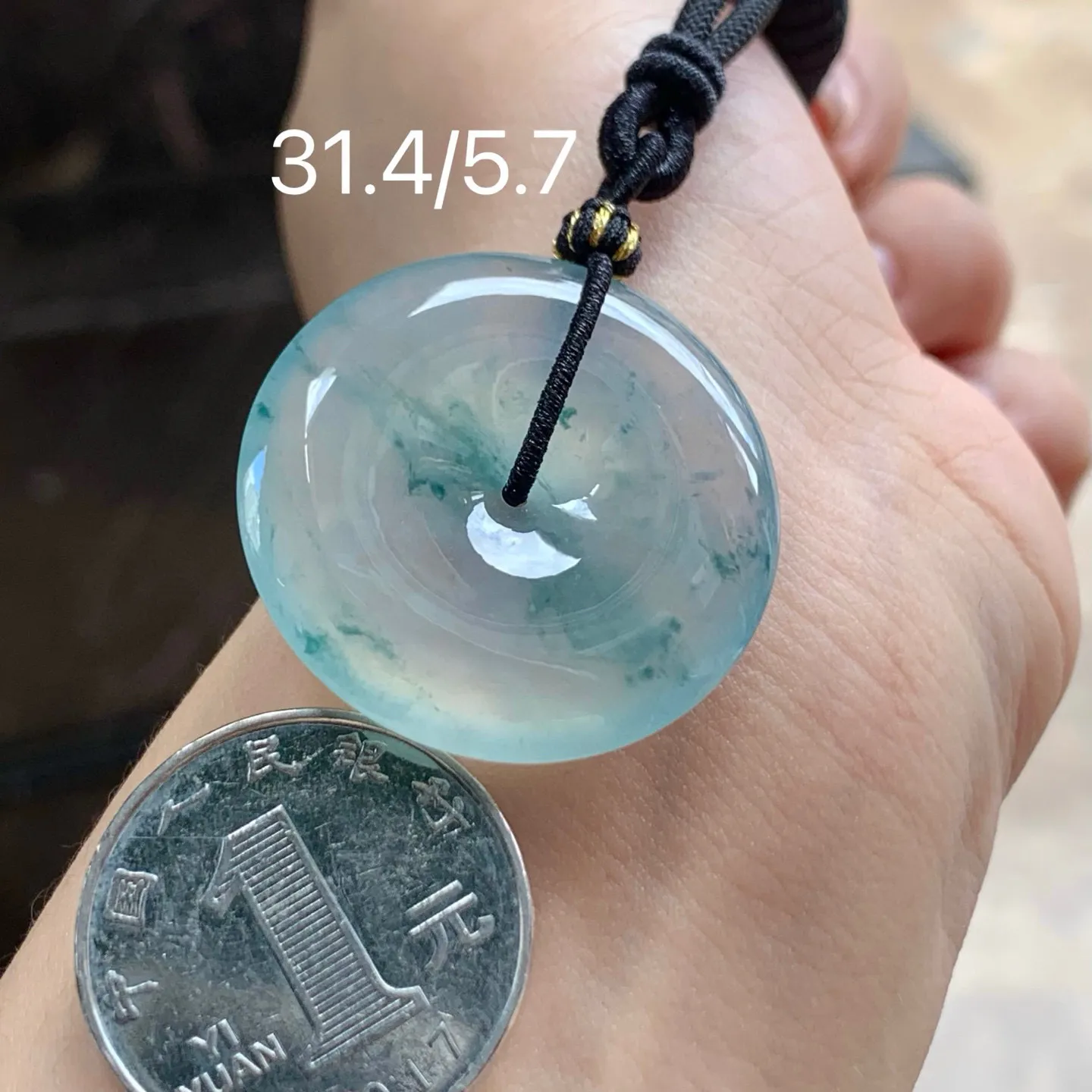 冰种飘花平安扣
种老水足 清爽