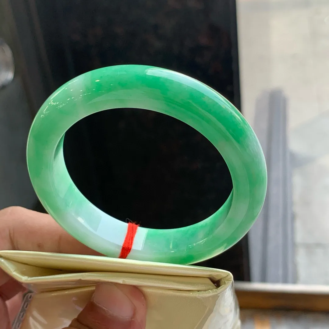 正圈一大圈阳绿 一丝棉线 尺寸:53.4/11.8/10 色阳️️