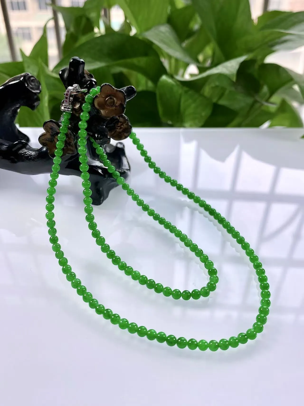 收藏级别，缅甸天然翡翠A货，卡3.8冰种起胶满绿浓阳绿小米珠小圆珠项链手链，尺寸：3.8mm/152颗，长度550mm，重量：13.65g