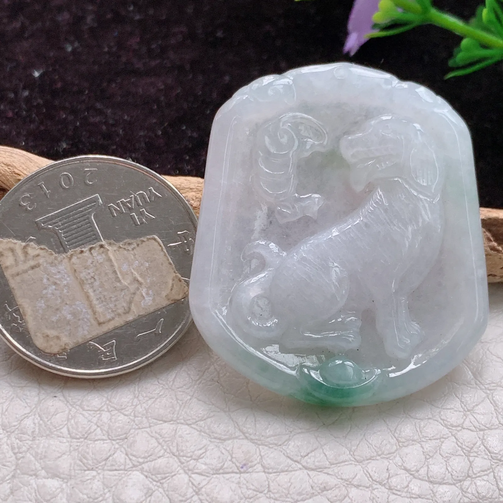 yn实拍38*32*4.5老坑精雕冰胶飘花旺财生肖狗玉吊坠 翡翠生肖狗