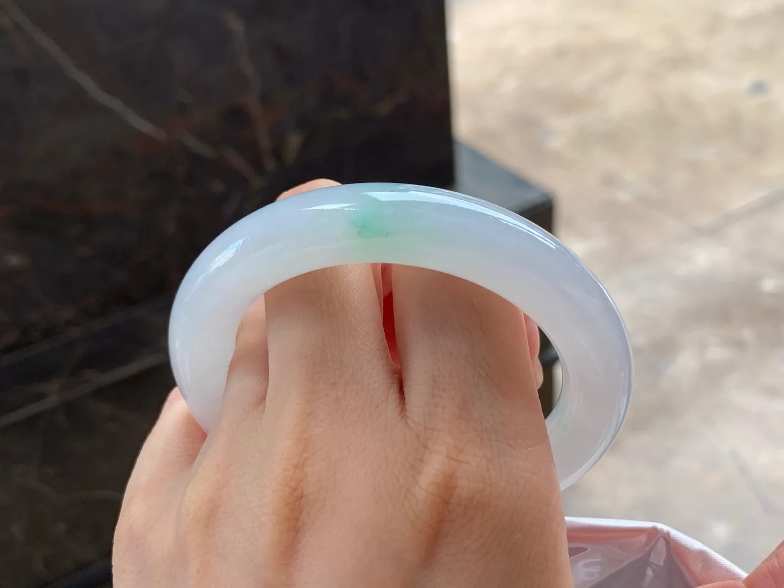 冰飘色福镯
水润清爽 55.8/11.8/11.2mm
