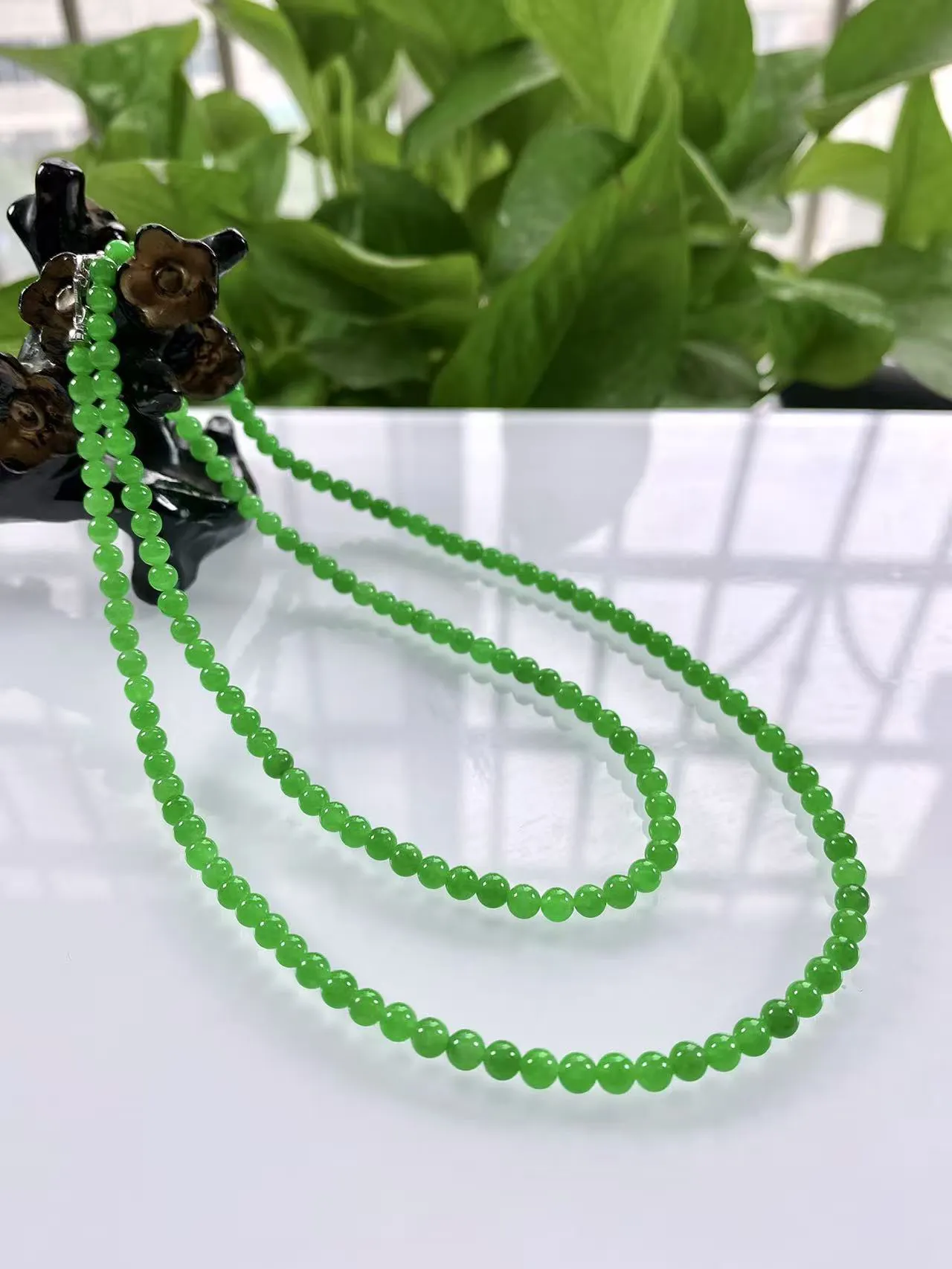 收藏传承级别，缅甸天然翡翠A货，卡4高冰起胶满绿浓正阳绿圆珠项链手链，尺寸：4mm/158颗，长度630mm，重量：17.90g，18K金扣头镶嵌。