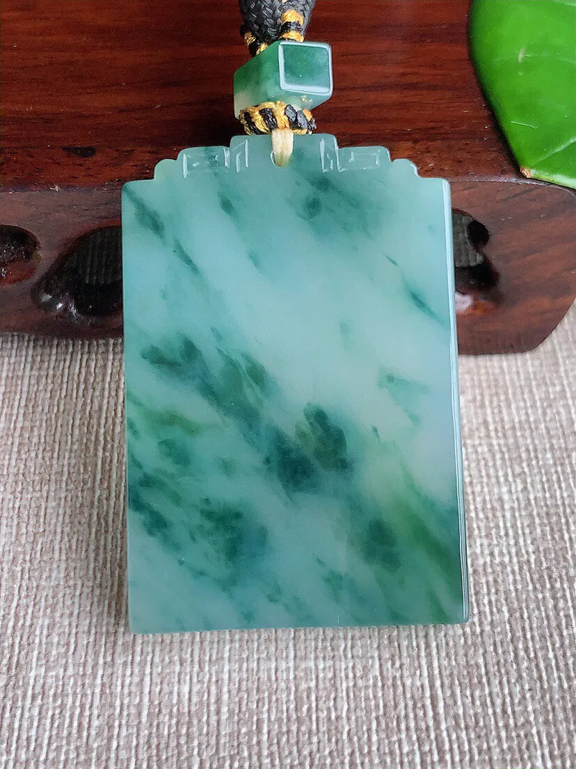 a货翡翠老坑冰种飘花无事牌吊坠 尺寸43.8×30×5.6mm 重量28.80g 0617