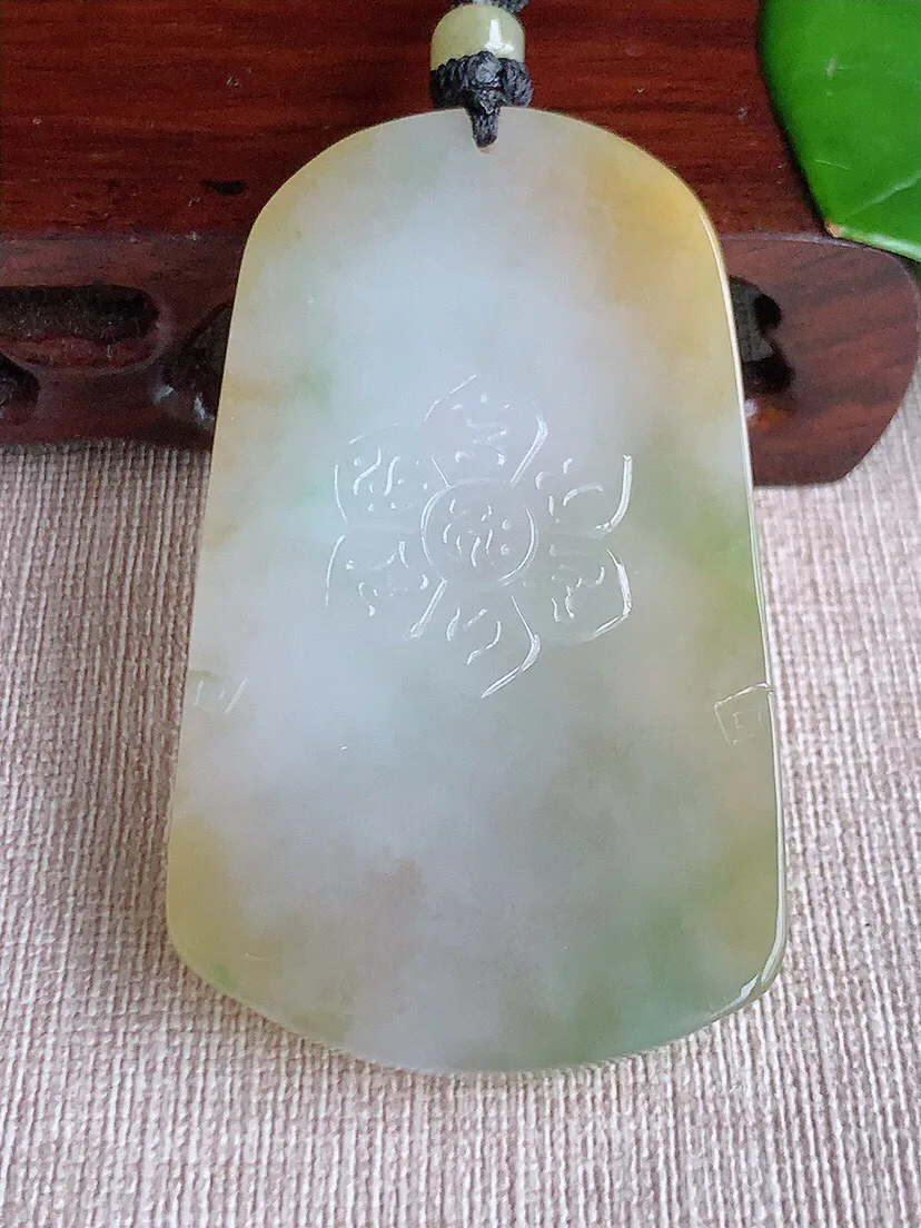 a货翡翠老坑冰种黄加绿双彩大日如来吊坠 尺寸63.6×38×8.3mm 重量42.83g 0617