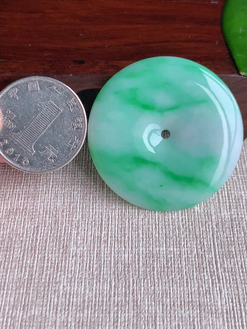a货翡翠老坑冰种飘绿大平安扣吊坠 尺寸39.6×5mm 重量17.72g 0617