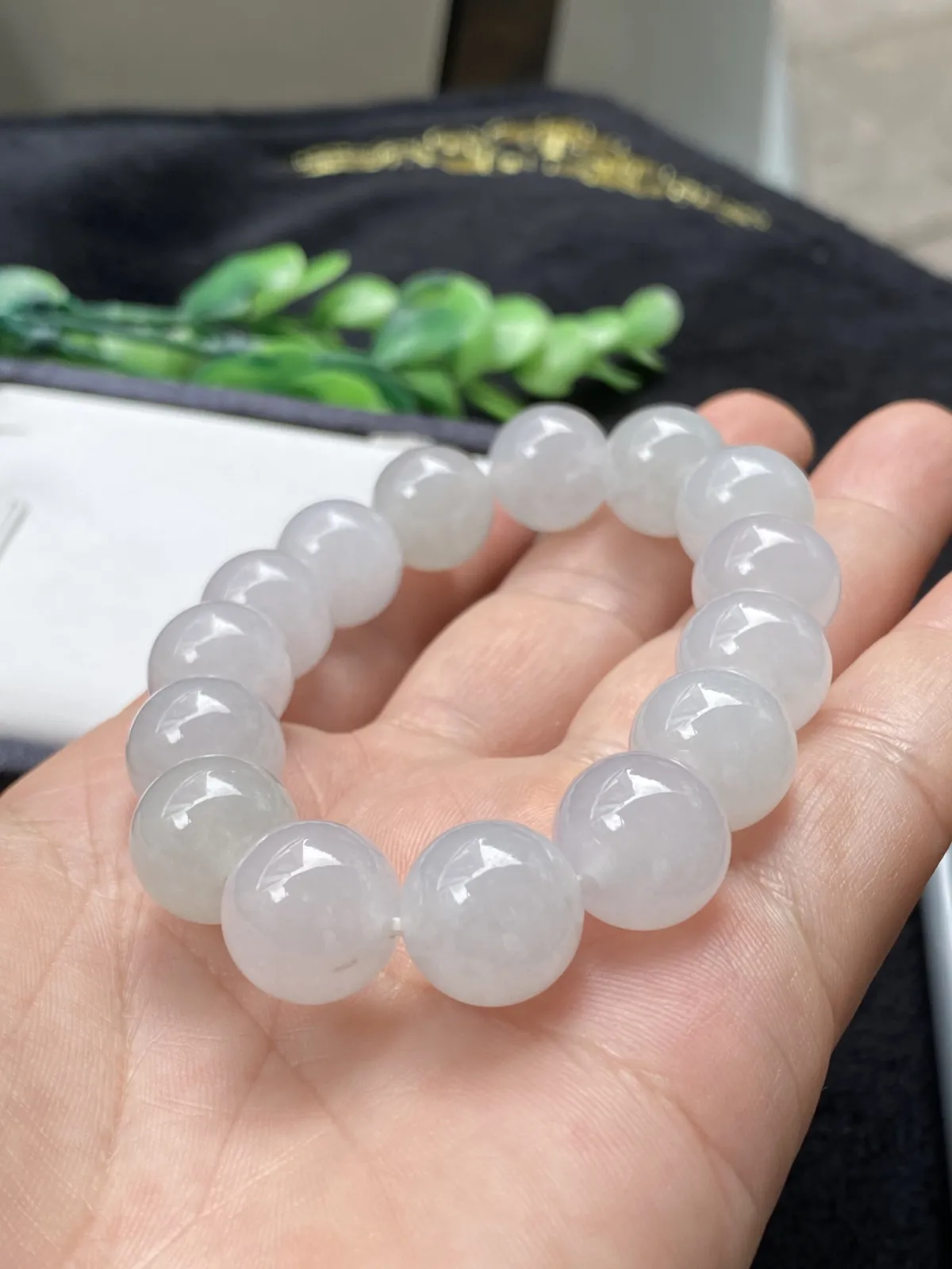 推荐【冰🧊大珠串】种好水润，冰透细腻，无纹裂，上手珠光宝气的，超值～～单颗珠子尺寸13，共13颗