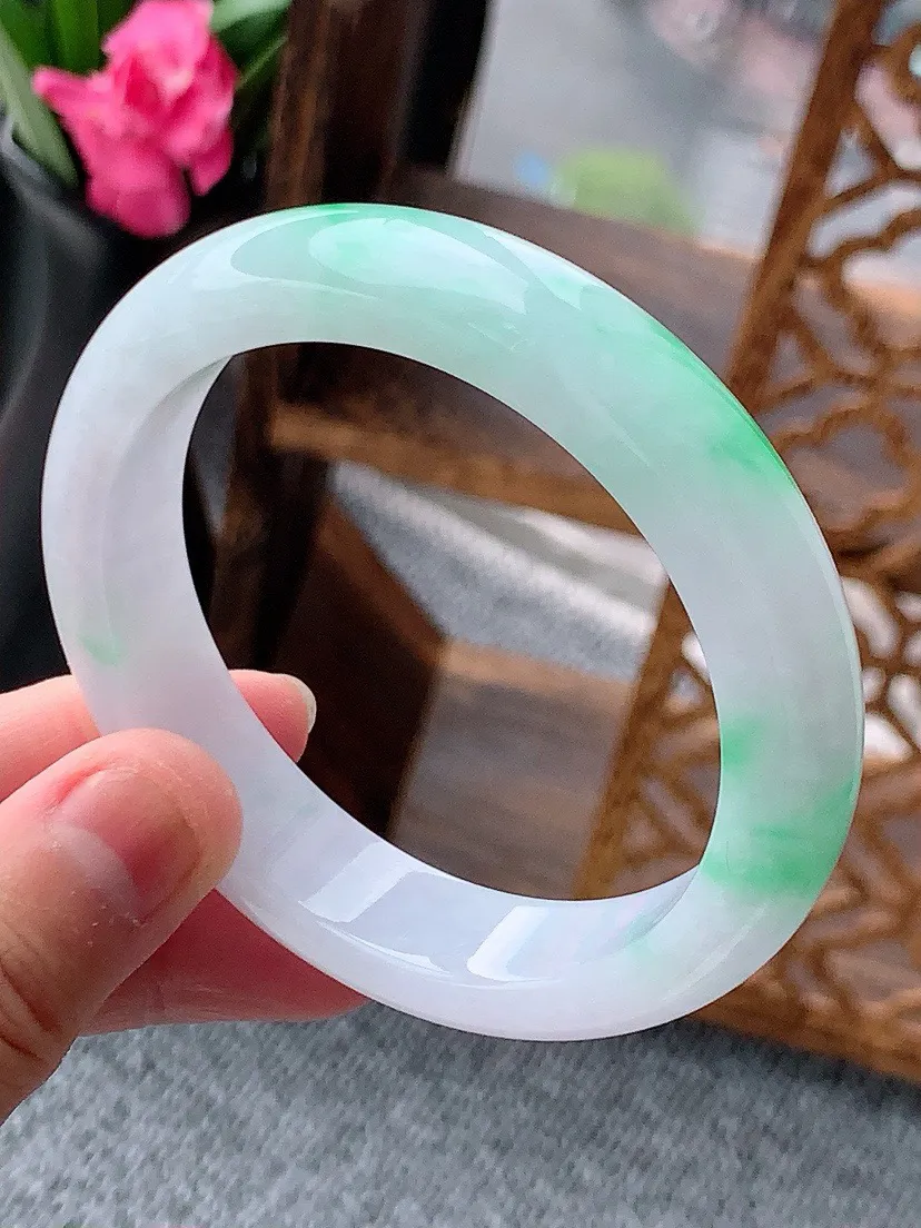 a货翡翠老坑飘绿正装正圈手镯55-56圈口 尺寸55.5×13×8mm 重量59.67g 0615