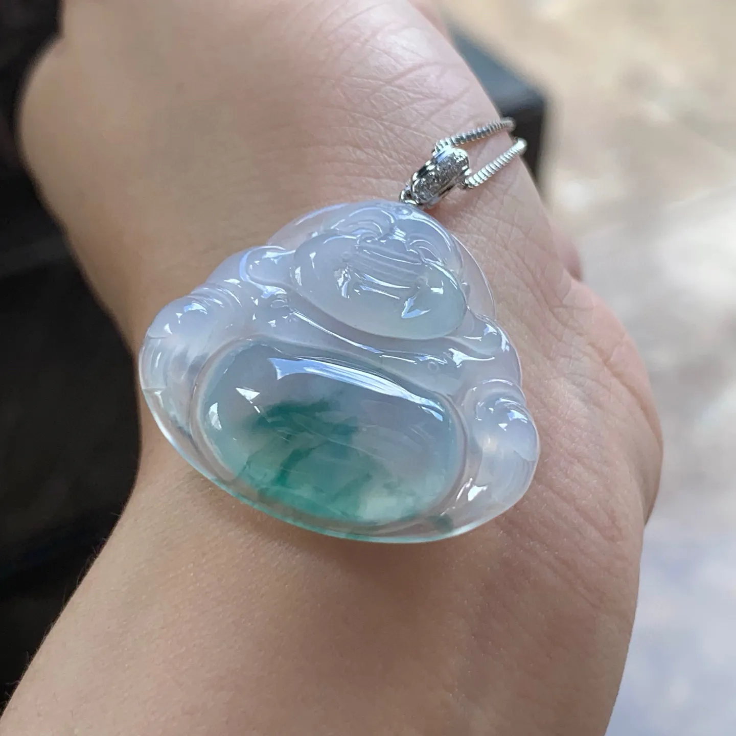 冰种飘花坐佛
清爽 金扣