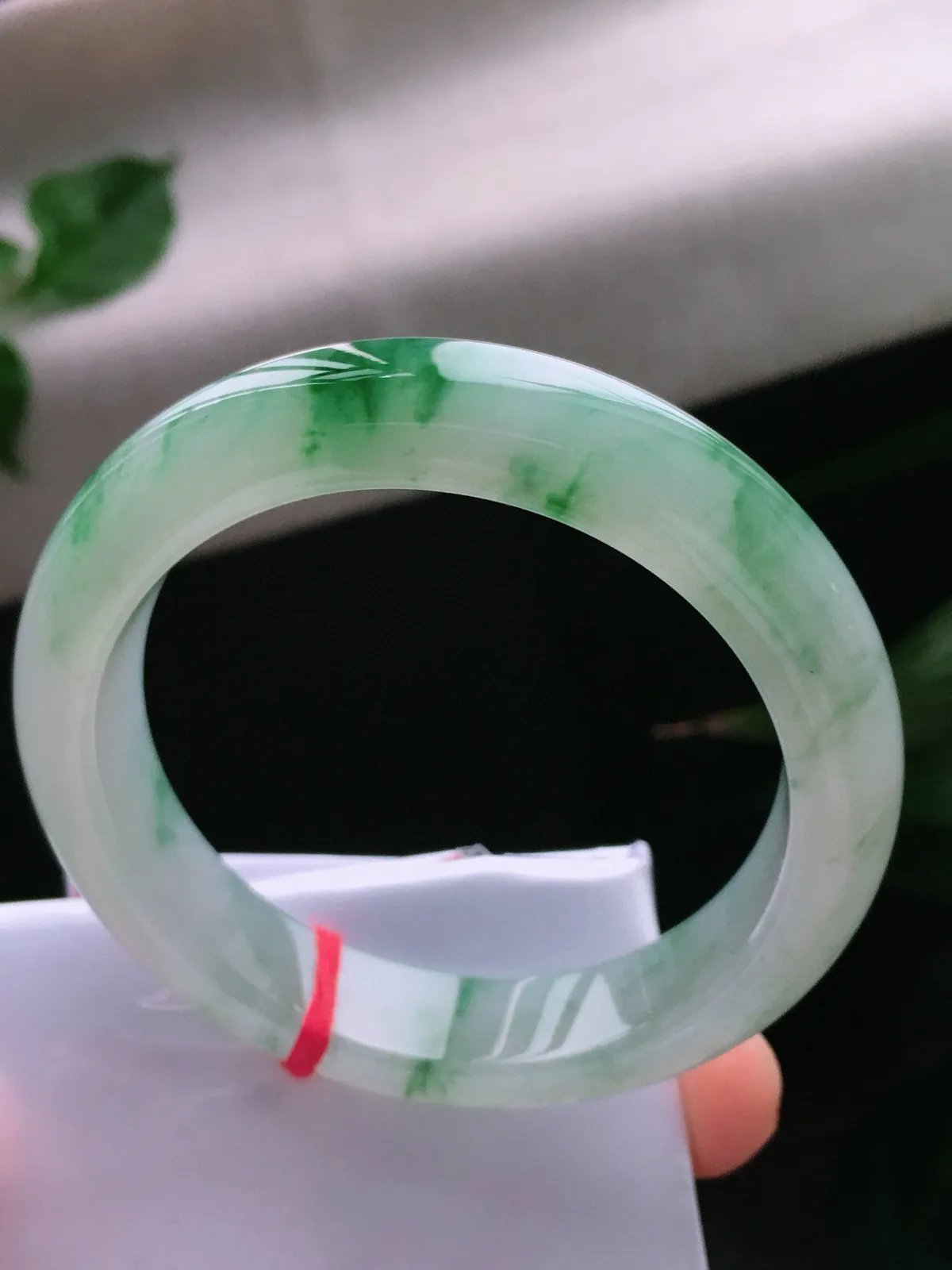 圈口56，正圈手镯，飘花，玉质冰润细腻，种水佳，尺寸56-13.1-8.8mm