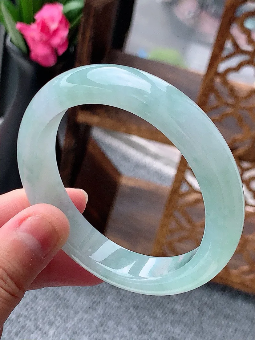 a货翡翠老坑飘花正装正圈手镯55-56圈口 尺寸55×12×8mm 重量58.90g 0615