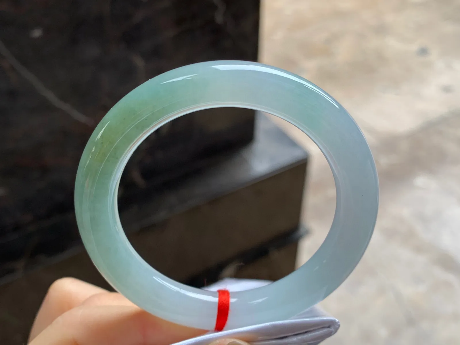 种水圆条手镯
尺寸：53.5-10mm
种水好 小清新 特色镯