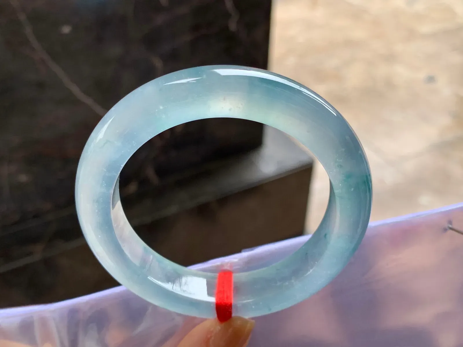 高冰种飘花手镯
尺寸：55.6-13-10.2mm
整圈冰透起荧光建议看现货 360度无死角～