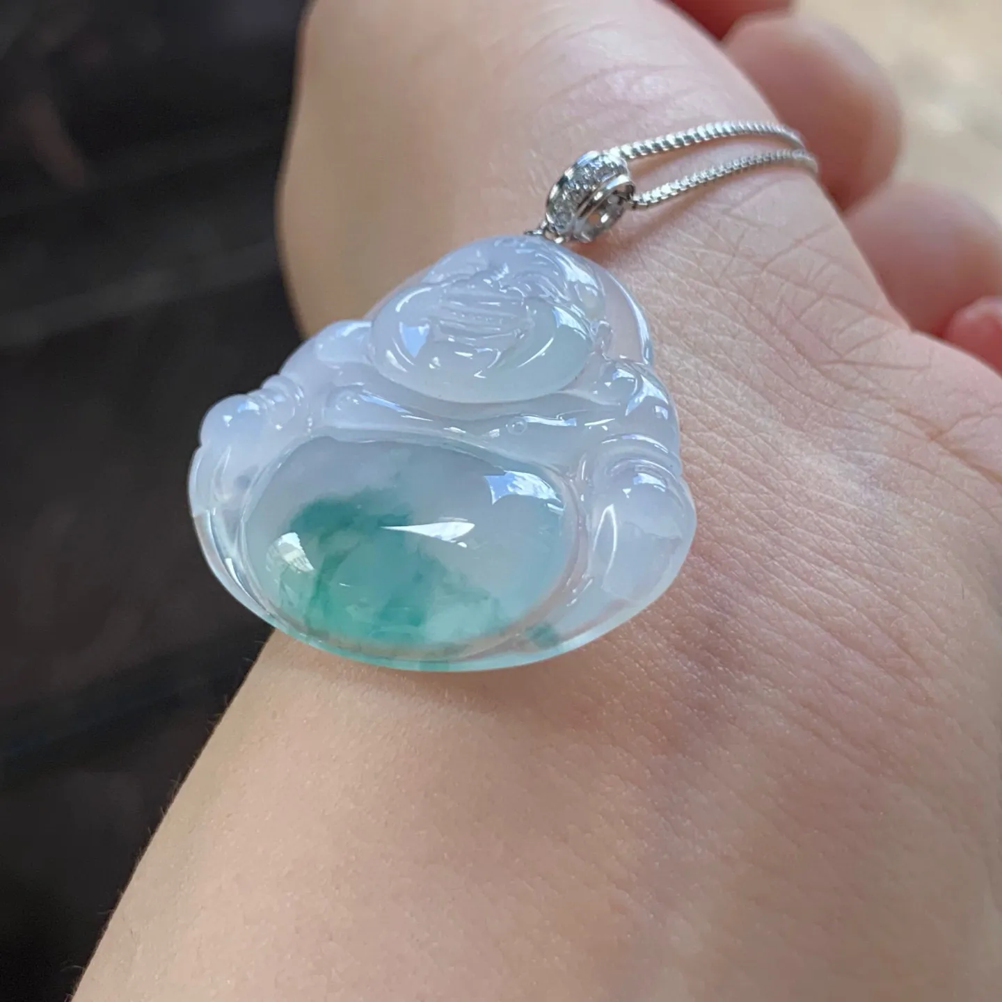 冰种飘花坐佛
清爽 金扣