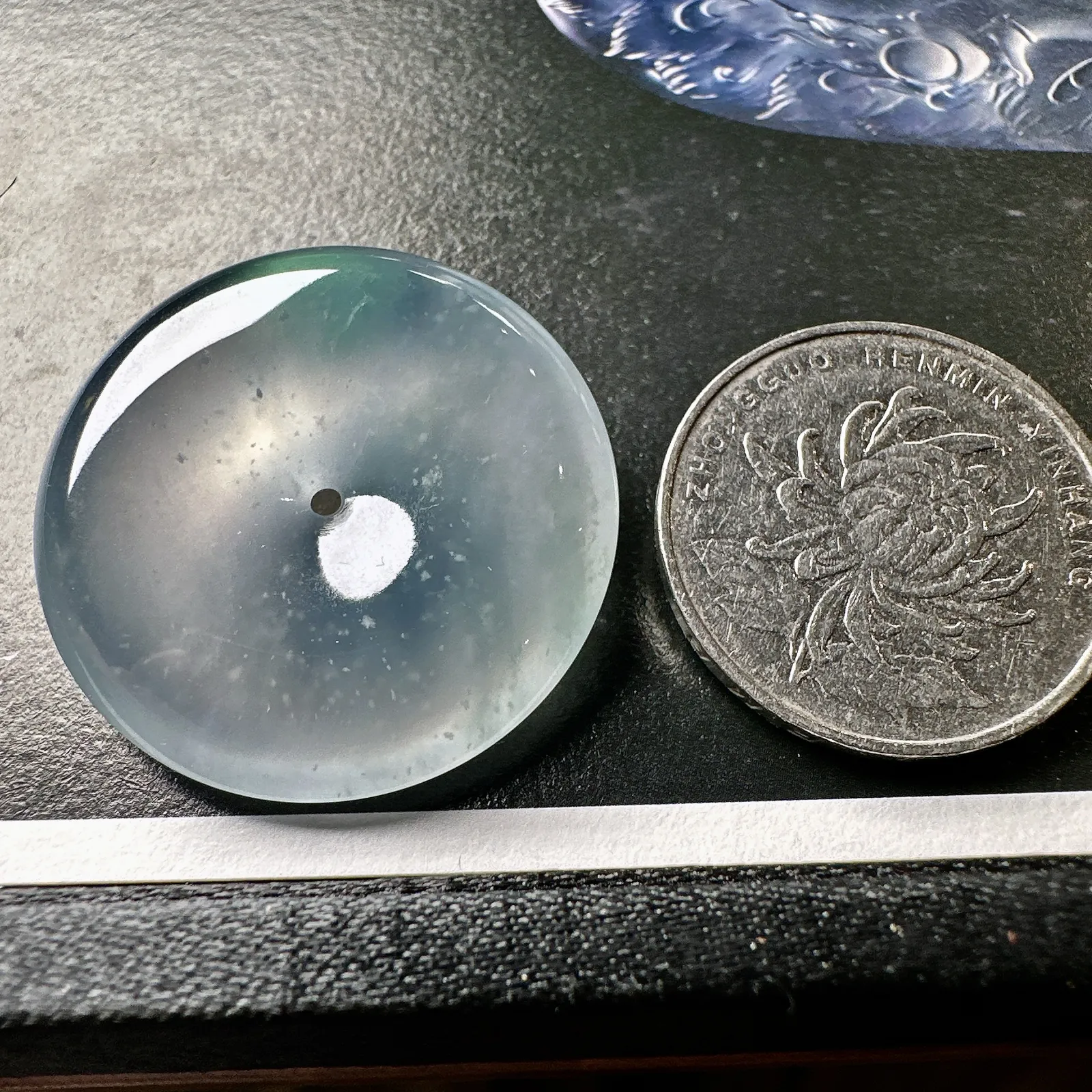 【冰种平安扣】木那雪花棉，质地非常细腻，冰润十足，种老冰透，荧光闪耀