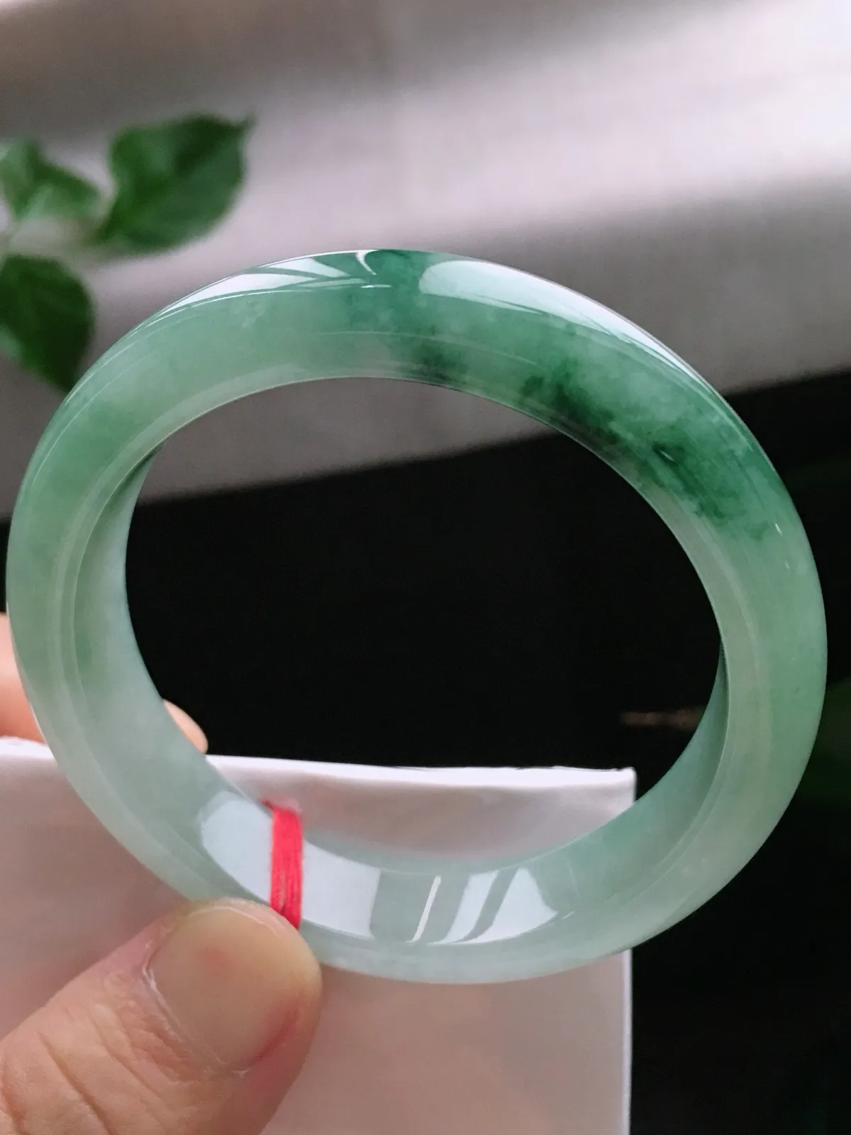 圈口56.6，正圈手镯，飘花，玉质冰润，尺寸56.6-12-8.3mm