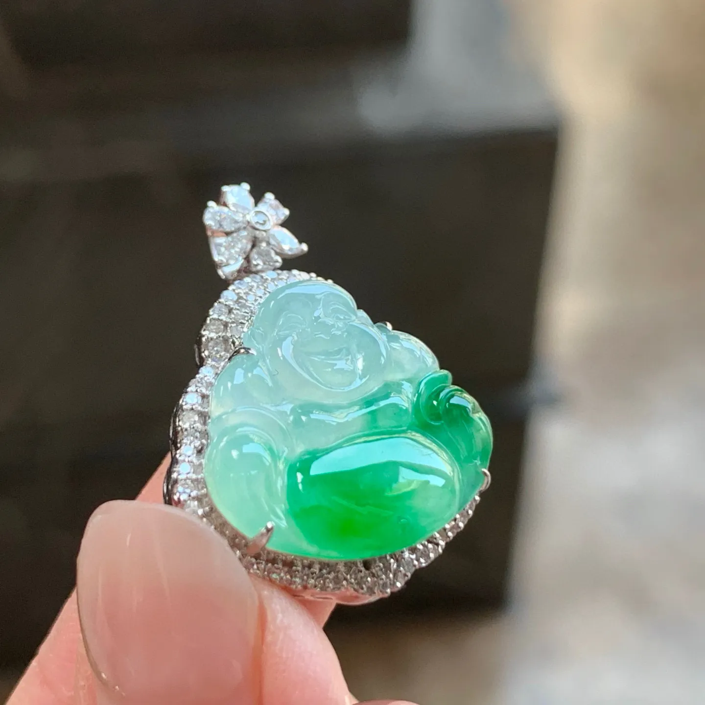 冰种阳绿坐佛
肚里藏金～