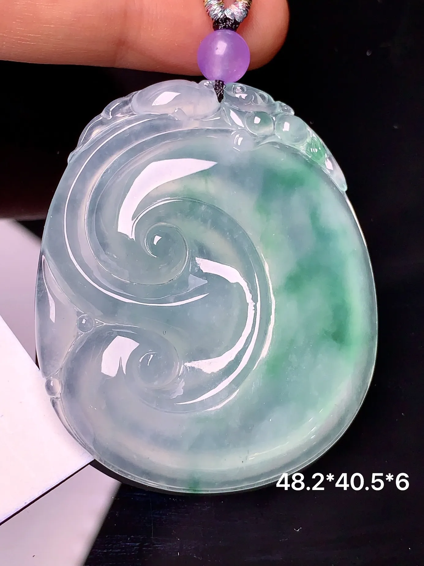 冰种飘绿如意吊坠 玉质细腻 色泽艳丽 整体尺寸48.2*40.5*6