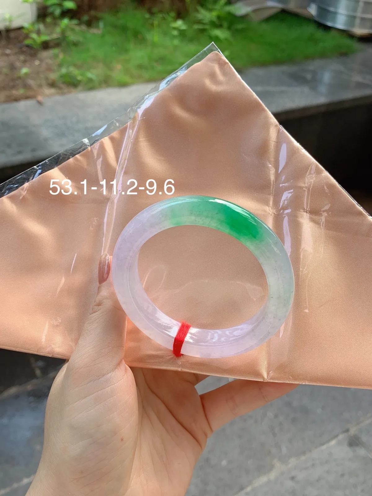 冰春彩手镯
颜色漂亮 53.1/11.2/9.6mm