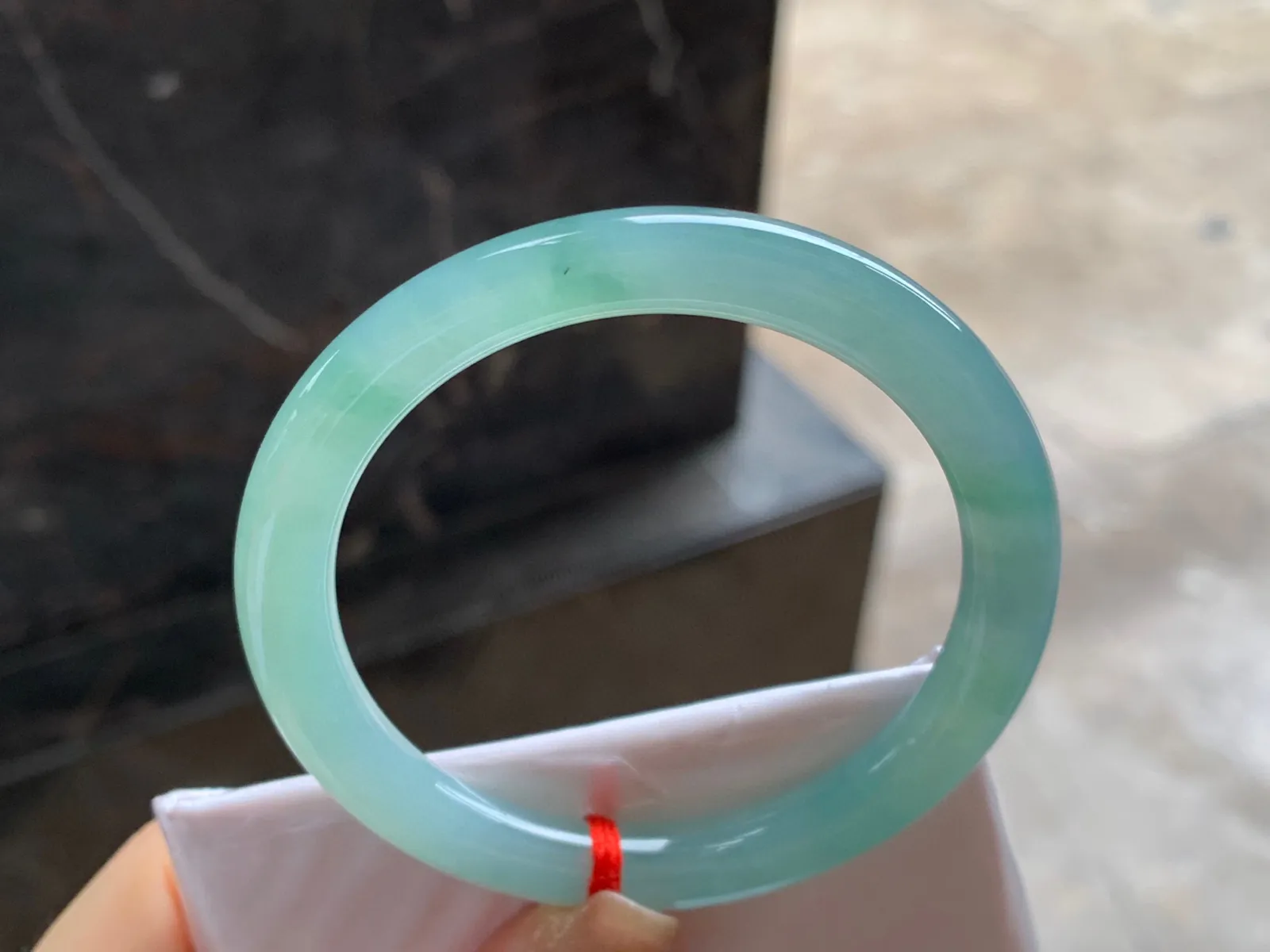 晴水圆条手镯
尺寸：52-7.3-7.7mm
水润十足～小清新