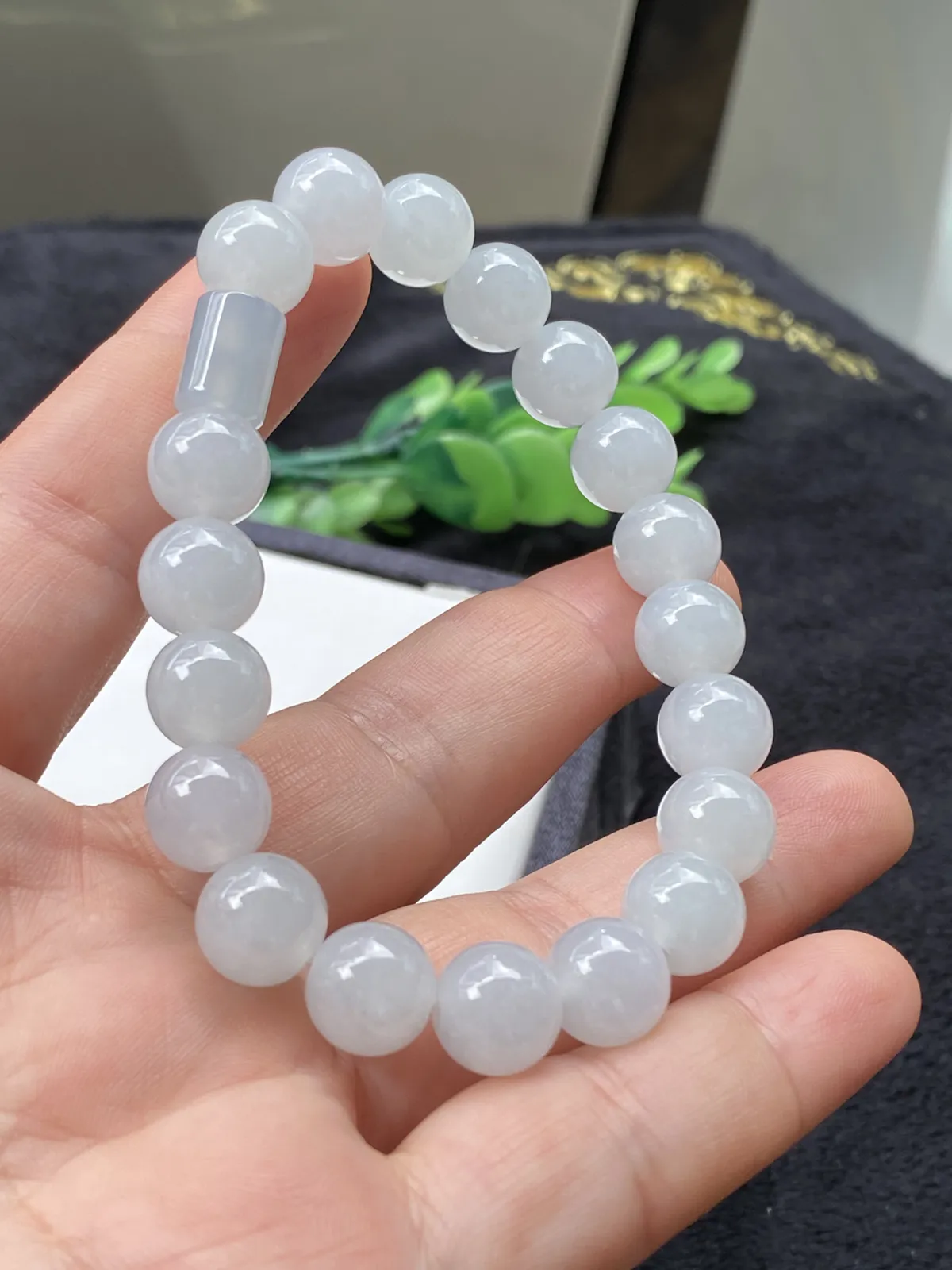 推荐【冰🧊珠串】路路通，种好水润，冰透细腻，无纹裂，上手珠光宝气的，超值～～单颗珠子尺寸10.2，路路通尺寸9.7*7.9，共20颗
