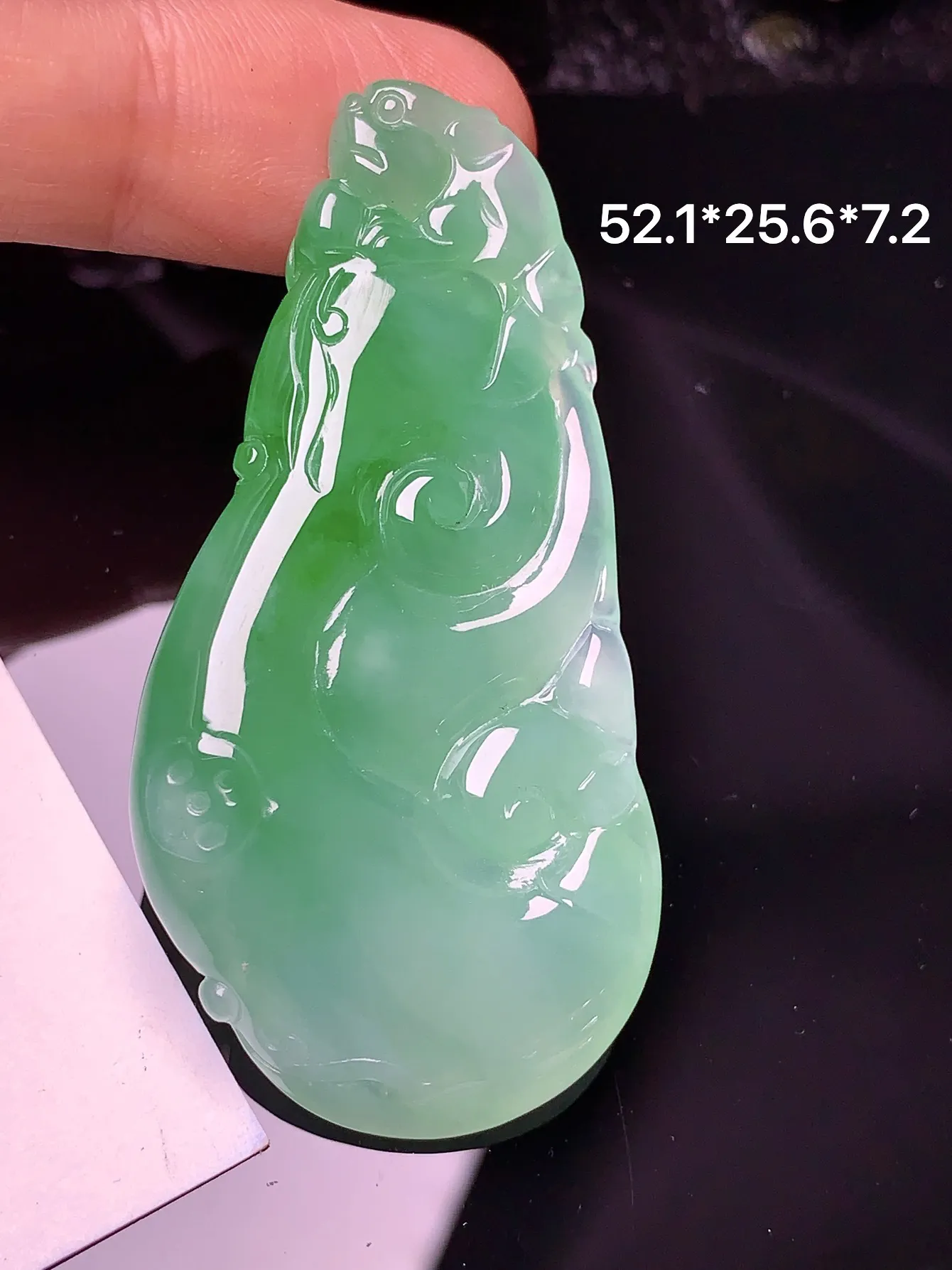 飘绿如意吊坠 玉质细腻 色泽艳丽 整体尺寸52.1*25.6*7.2