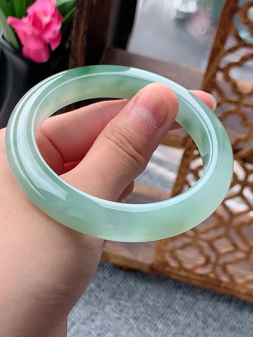 a货翡翠老坑飘花厚装正装正圈手镯56-57圈口 尺寸56×10.8×9.2mm 重量57.80g 0615