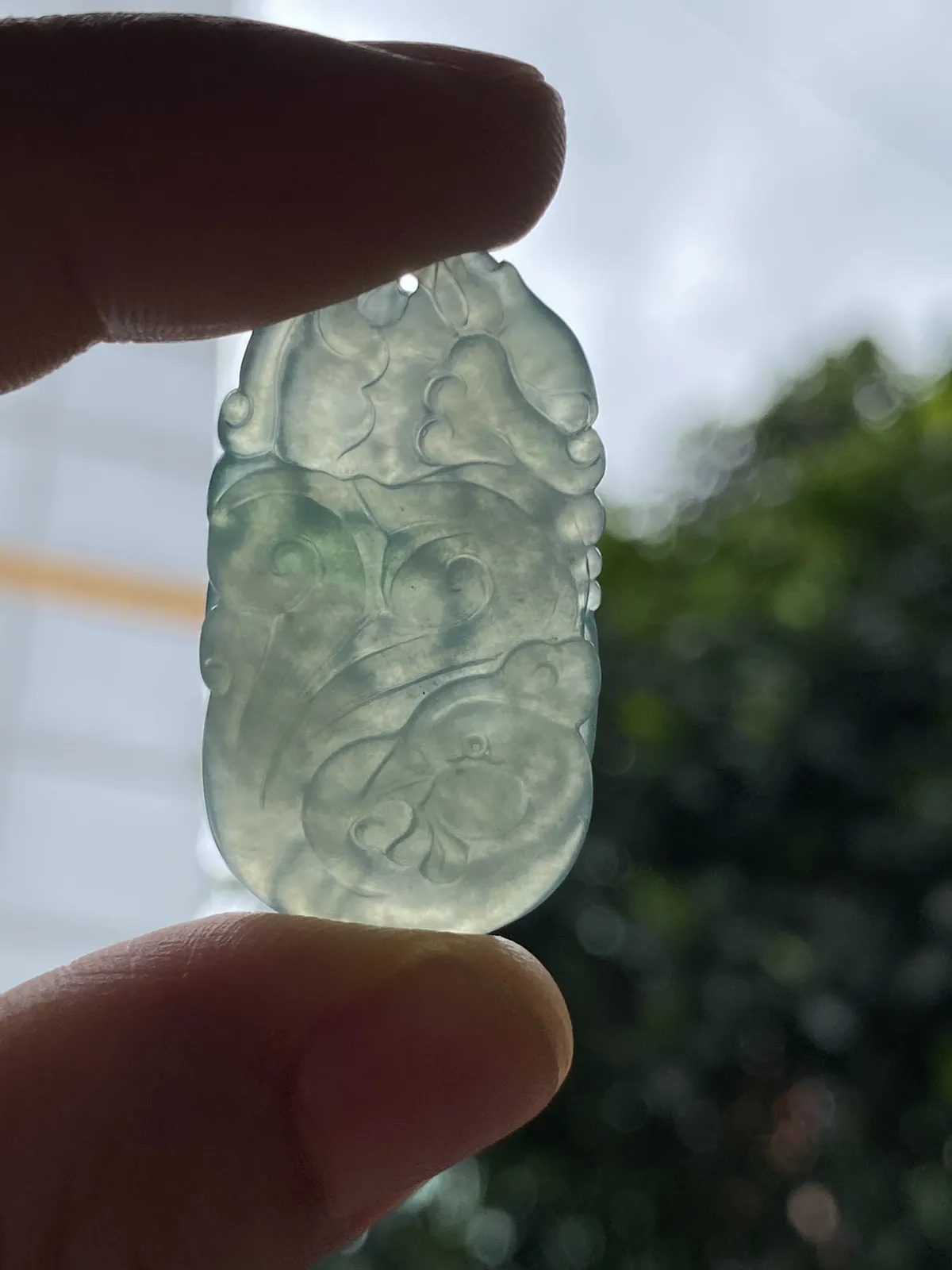 推荐【冰飘绿鱼化龙】精雕，种水超好，水润冰透，无纹裂，细腻种老，飘绿，品相佳～～