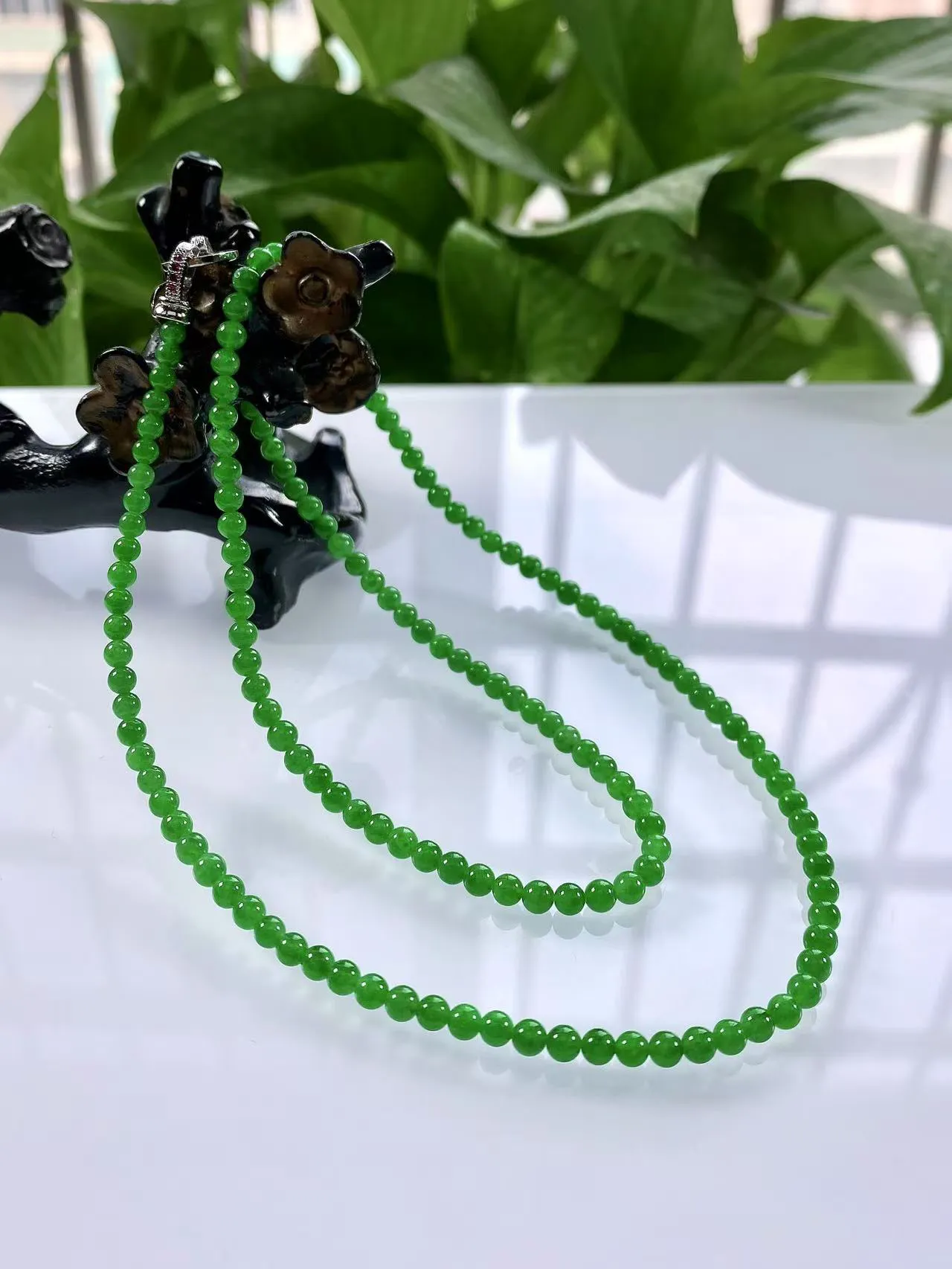 收藏级别，缅甸天然翡翠A货，卡3.8冰种起胶满绿浓阳绿小米珠小圆珠项链手链，尺寸：3.8mm/152颗，长度550mm，重量：13.65g