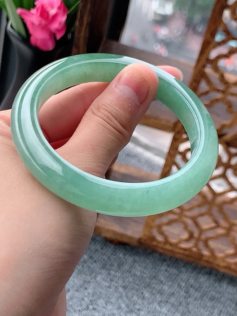 a货翡翠老坑满绿正装正圈手镯56-57圈口 尺寸56.8×10.3×8.8mm 重量55.48g 0615