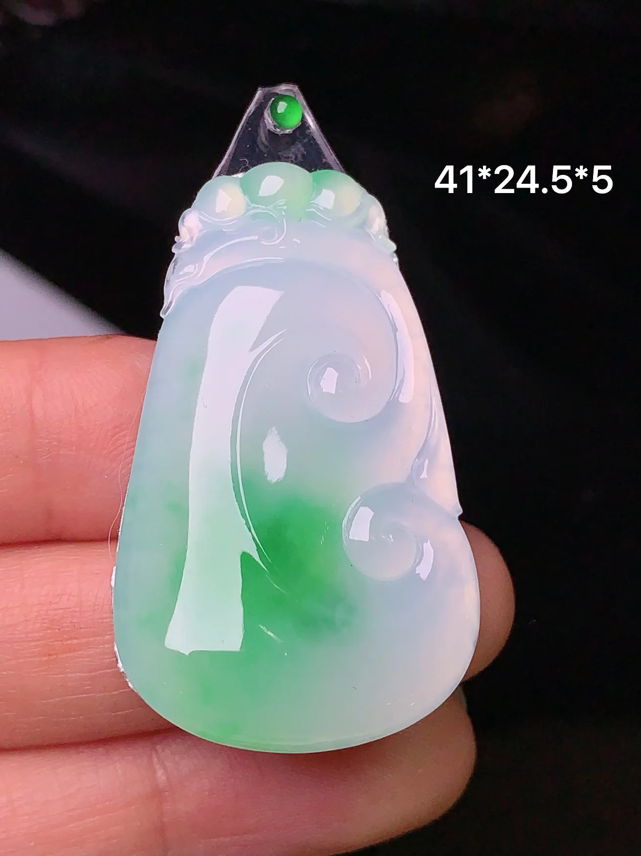镶嵌款 飘绿如意吊坠 玉质细腻 水润亮眼  整体尺寸41*24.5*5