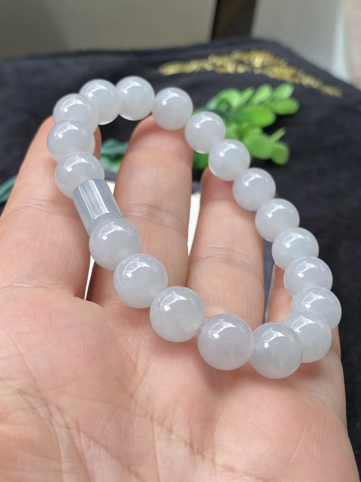 推荐【冰🧊珠串】路路通，种好水润，冰透细腻，无纹裂，上手珠光宝气的，超值～～单颗珠子尺寸10.2，路路通尺寸9.7*7.9，共20颗