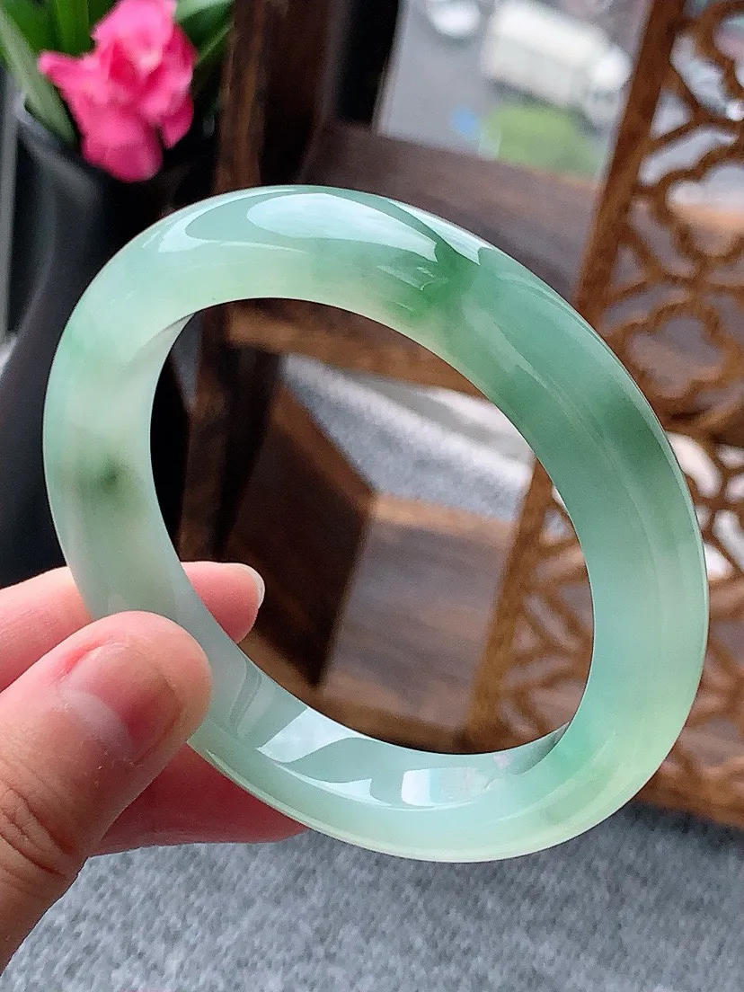 a货翡翠老坑飘花厚装正装正圈手镯56-57圈口 尺寸56×10.8×9.2mm 重量57.80g 0