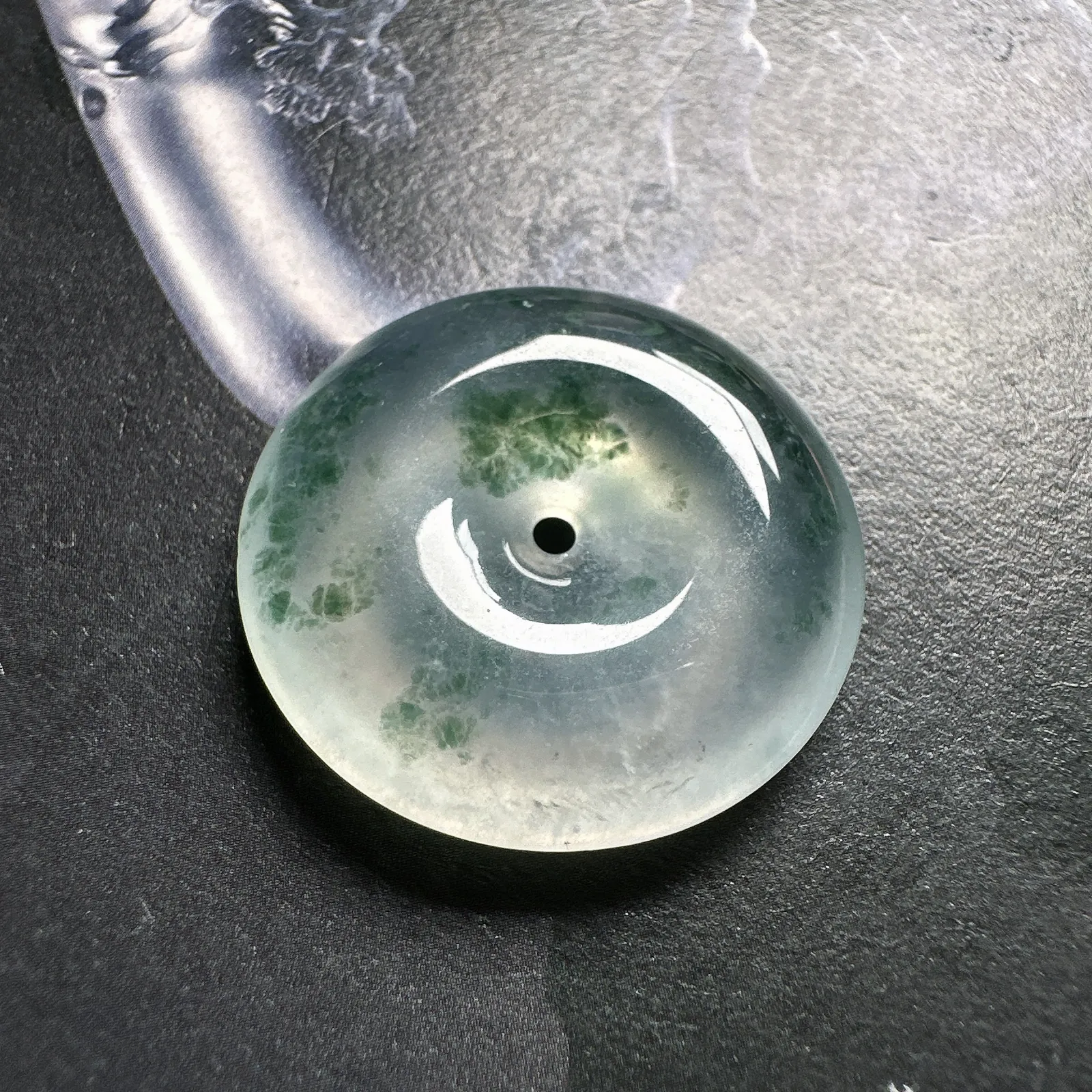 【冰扣】冰飘蓝花平安扣，起光的料子，晶莹剔透，光感强烈，通透感很好，底子干净，推荐入手一试。