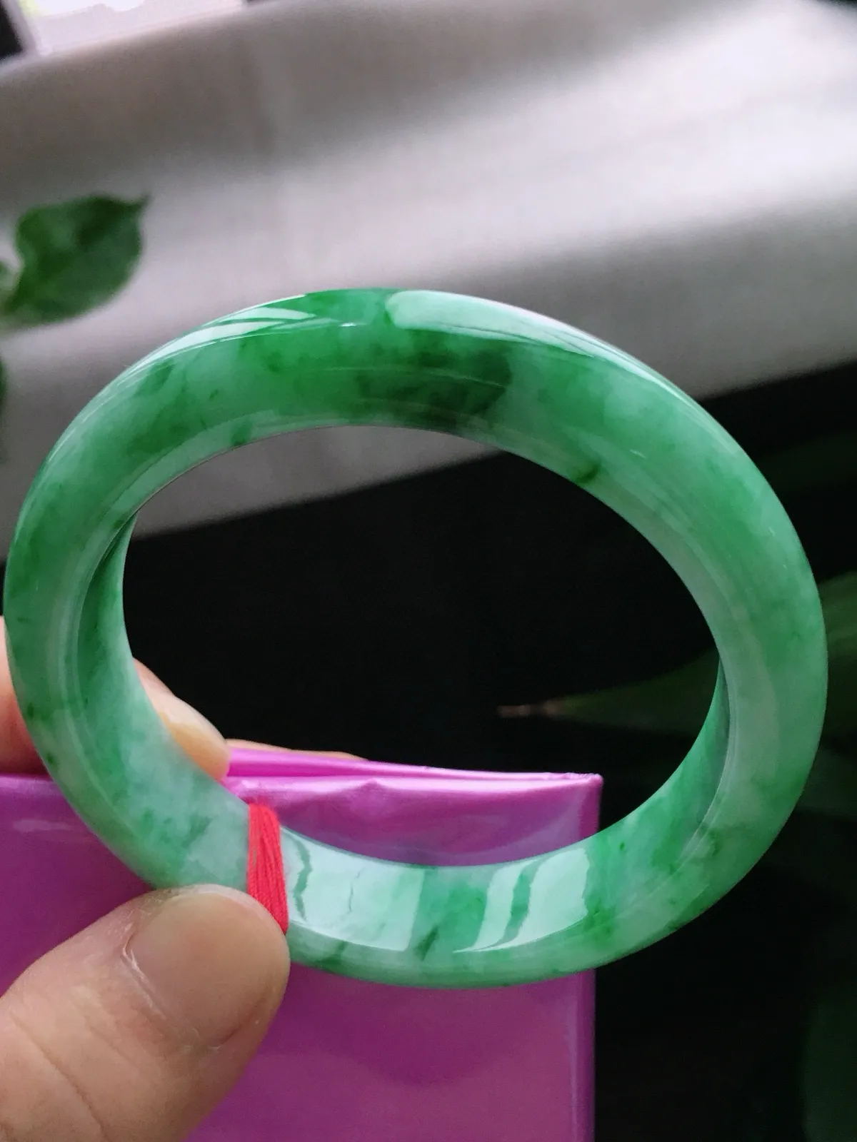 圈口58.6，正圈手镯，飘花，玉质冰润，尺寸58.6-13.7-8.3mm