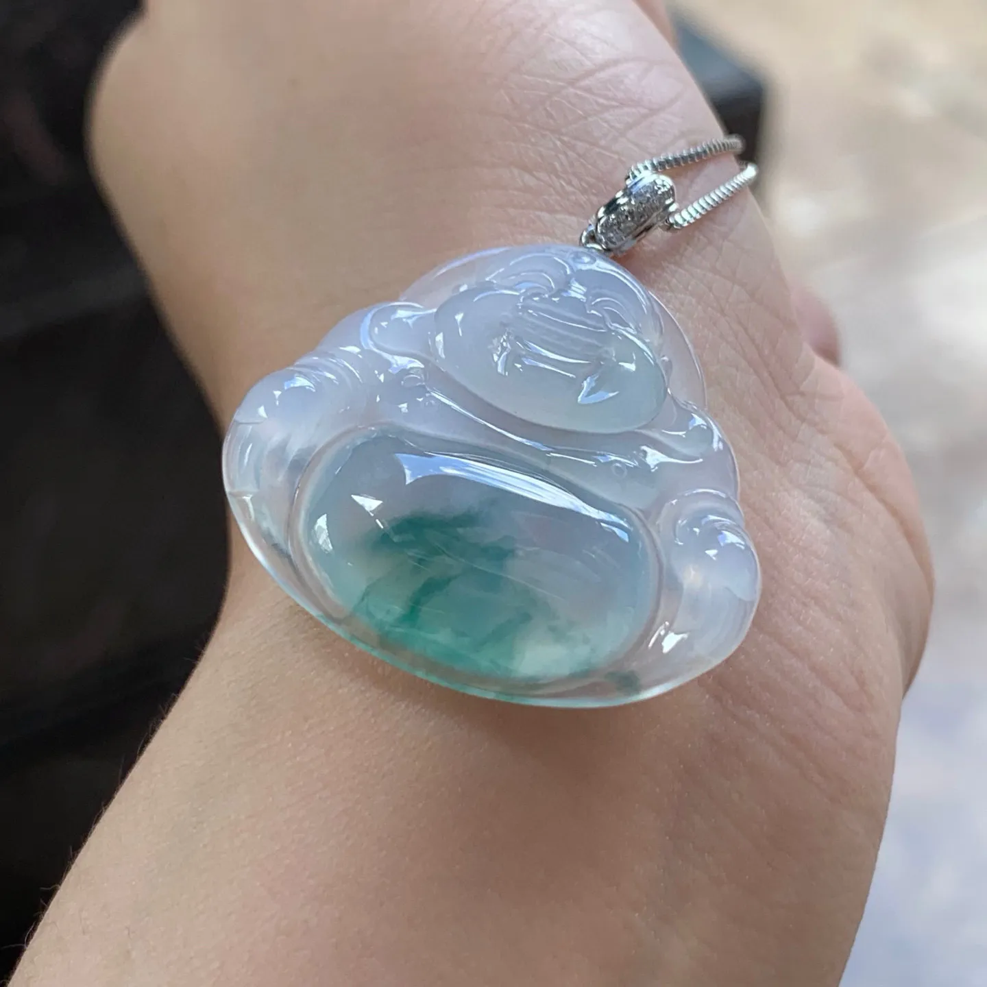 冰种飘花坐佛
清爽 金扣
