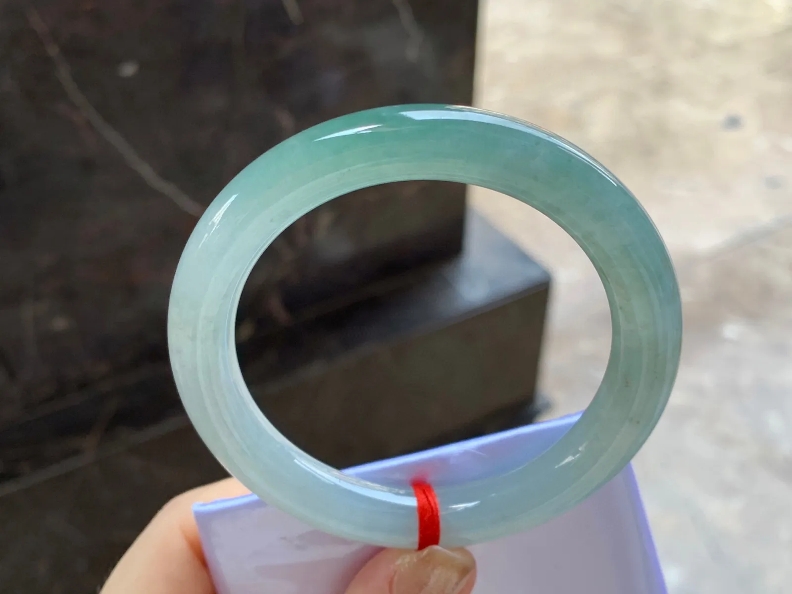 种水圆条手镯
尺寸：56.8-10.1mm
种水好 小清新上手好看