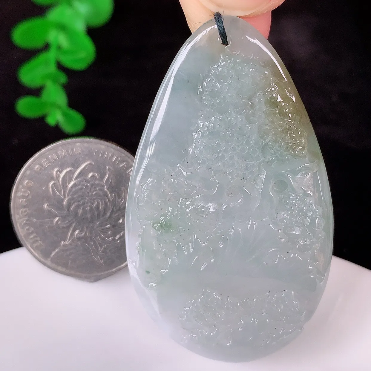 自然光实拍，冰润冰飘花翡翠山水牌吊坠，翡翠山水，立体生动形象，山水素材布局合理，意境感佳，佩戴上身效果更高贵 #60.17