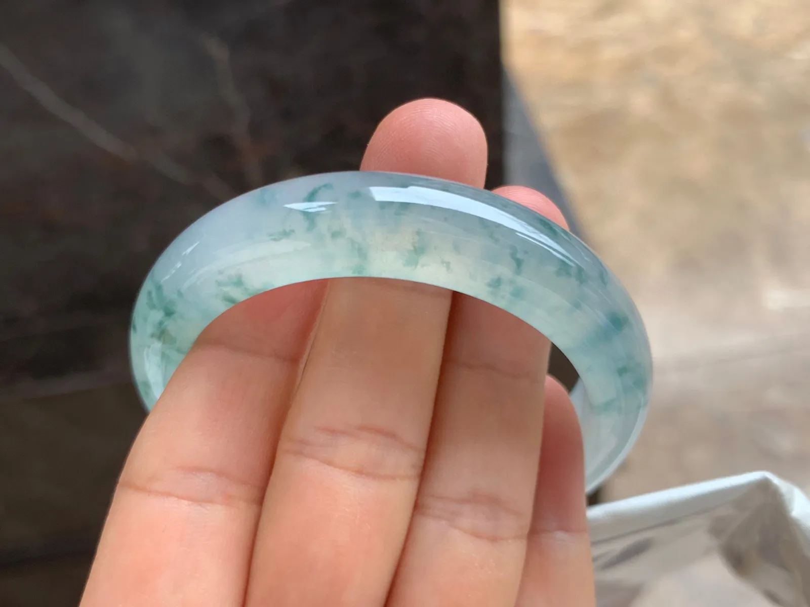 51.5-13-8mm
冰种飘花手镯 水润冰透 花色灵动飘逸  精品小圈口