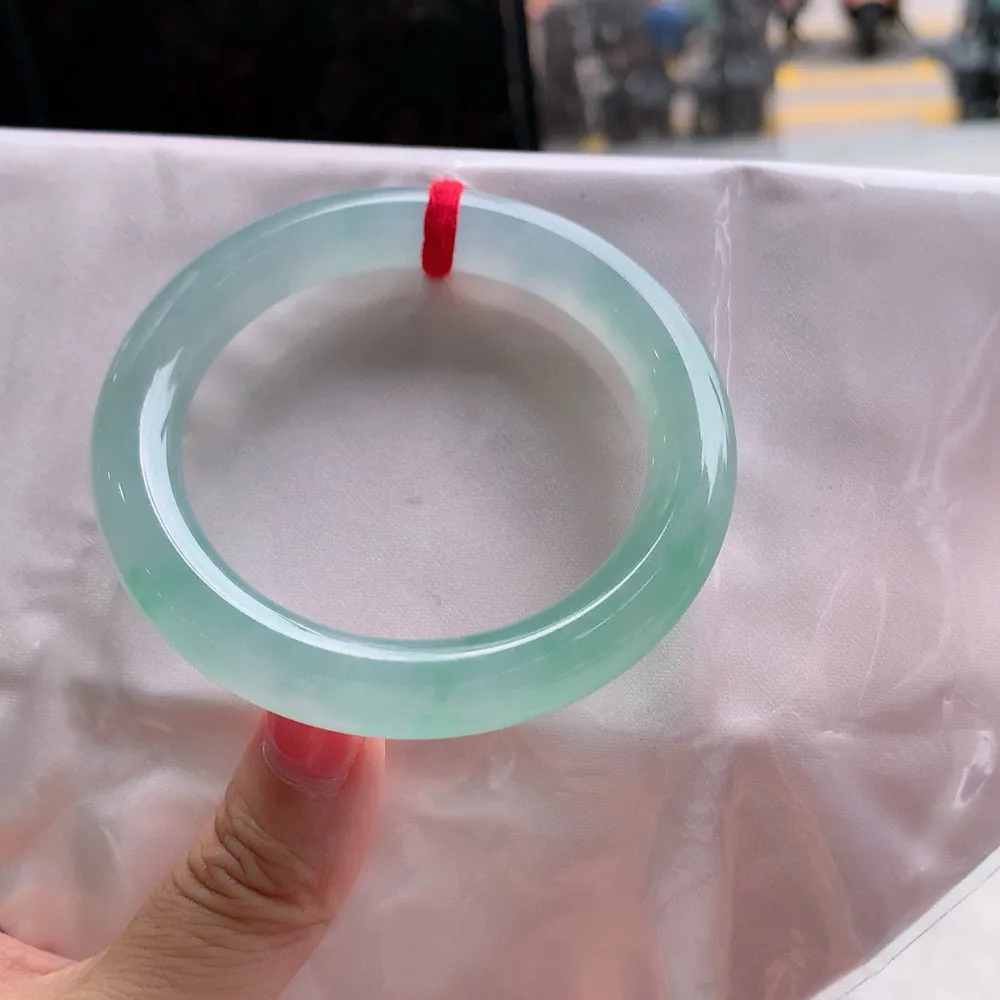 圆条冰玻阳绿 无瑕 尺寸:55.4/10.2 种色俱佳