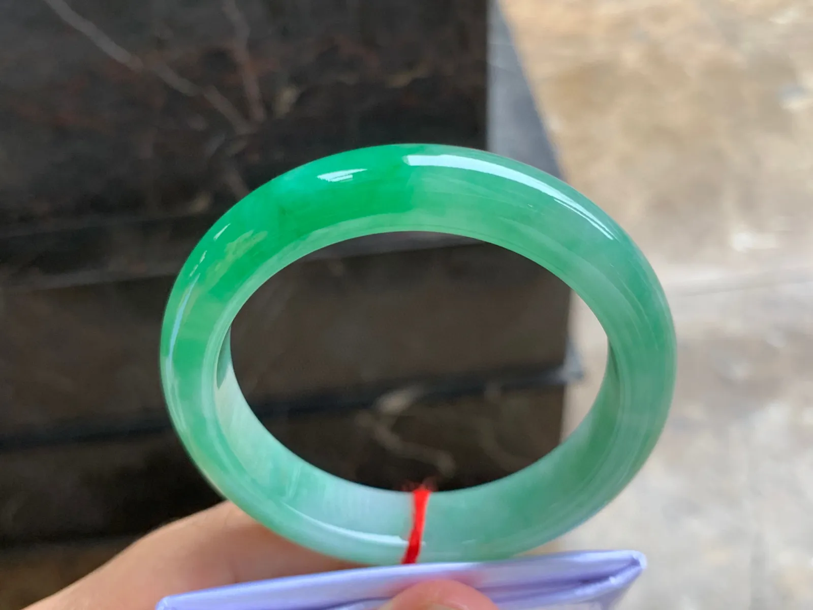 56-12-8.5mm
带色手镯 种好细腻 颜色漂亮