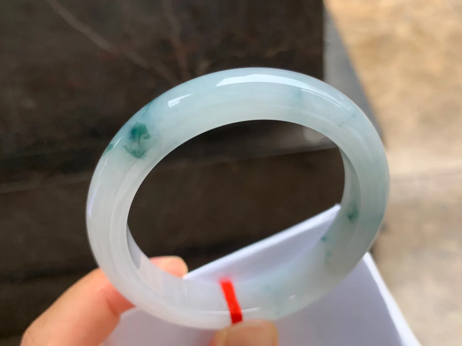 54-12.3-8.6mm
飘花手镯 底子细腻 飘花点缀