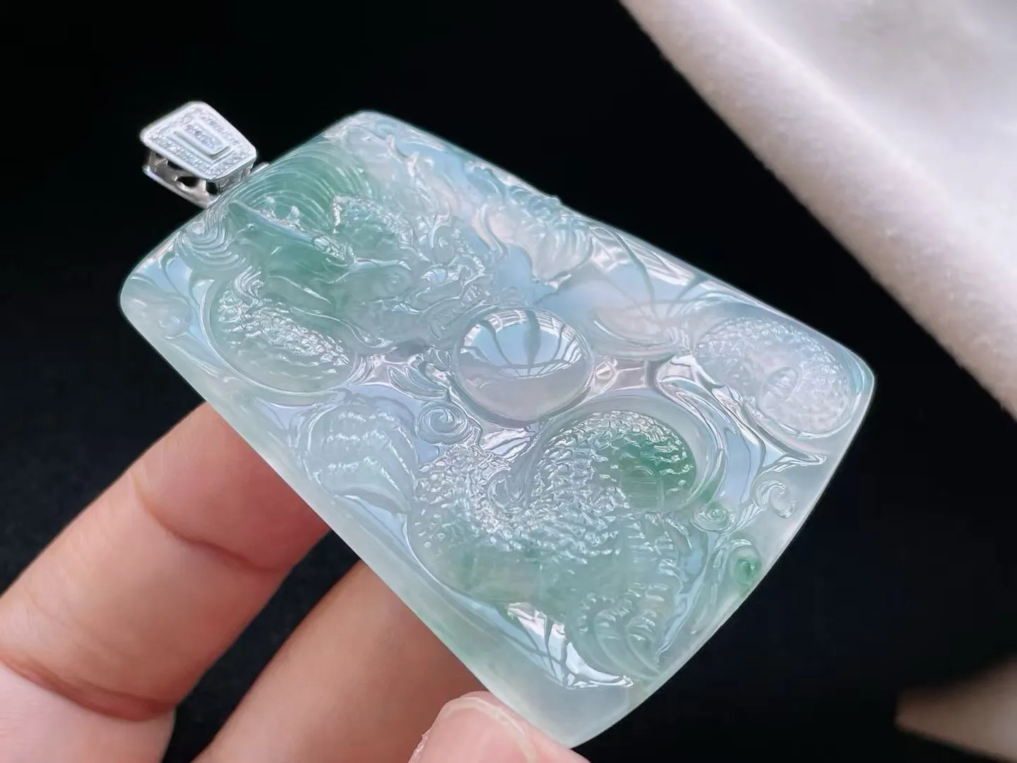 冰种飘花龙腾四海吊坠